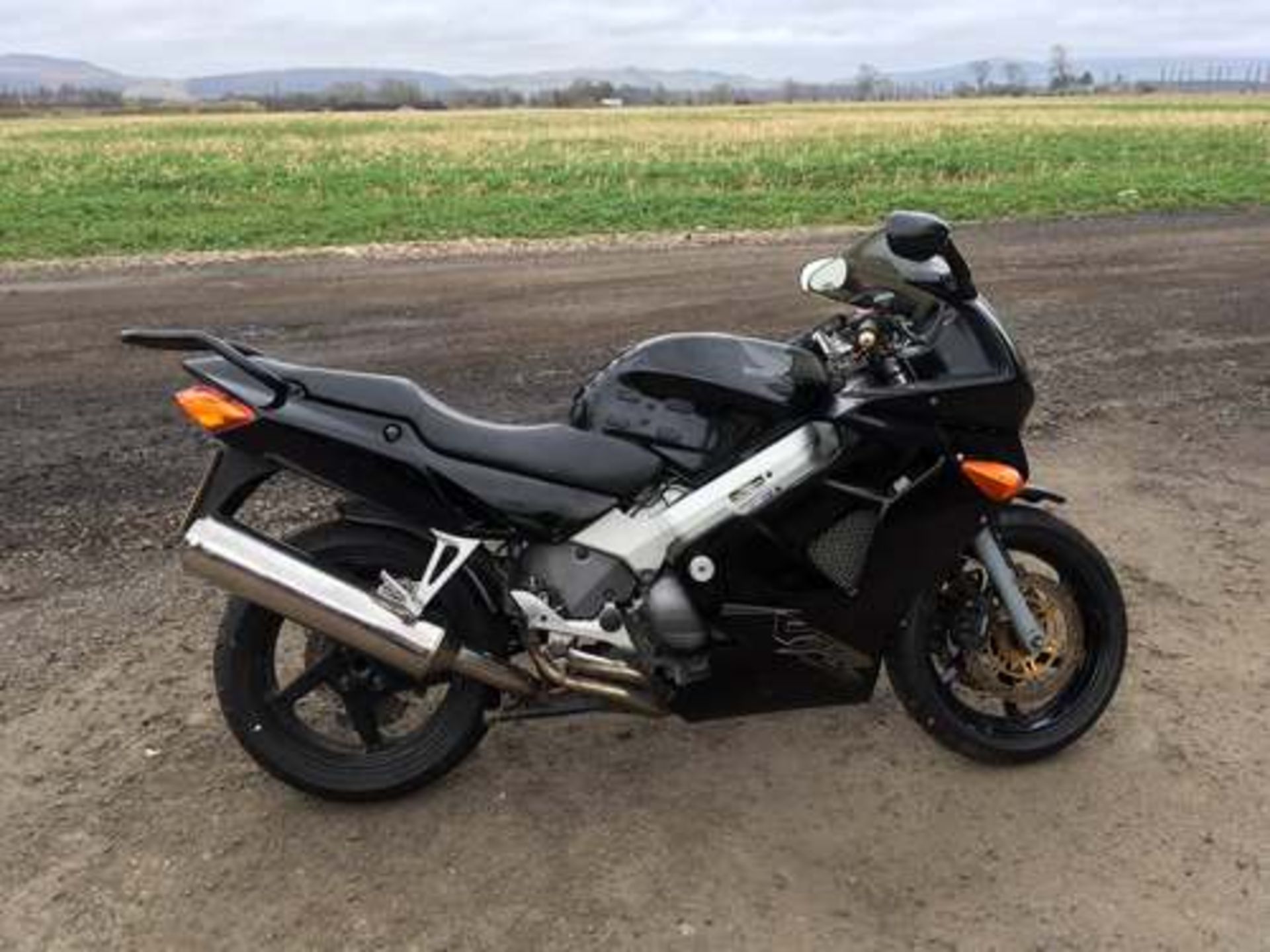 HONDA VFR800F - 781cc - Bild 2 aus 4