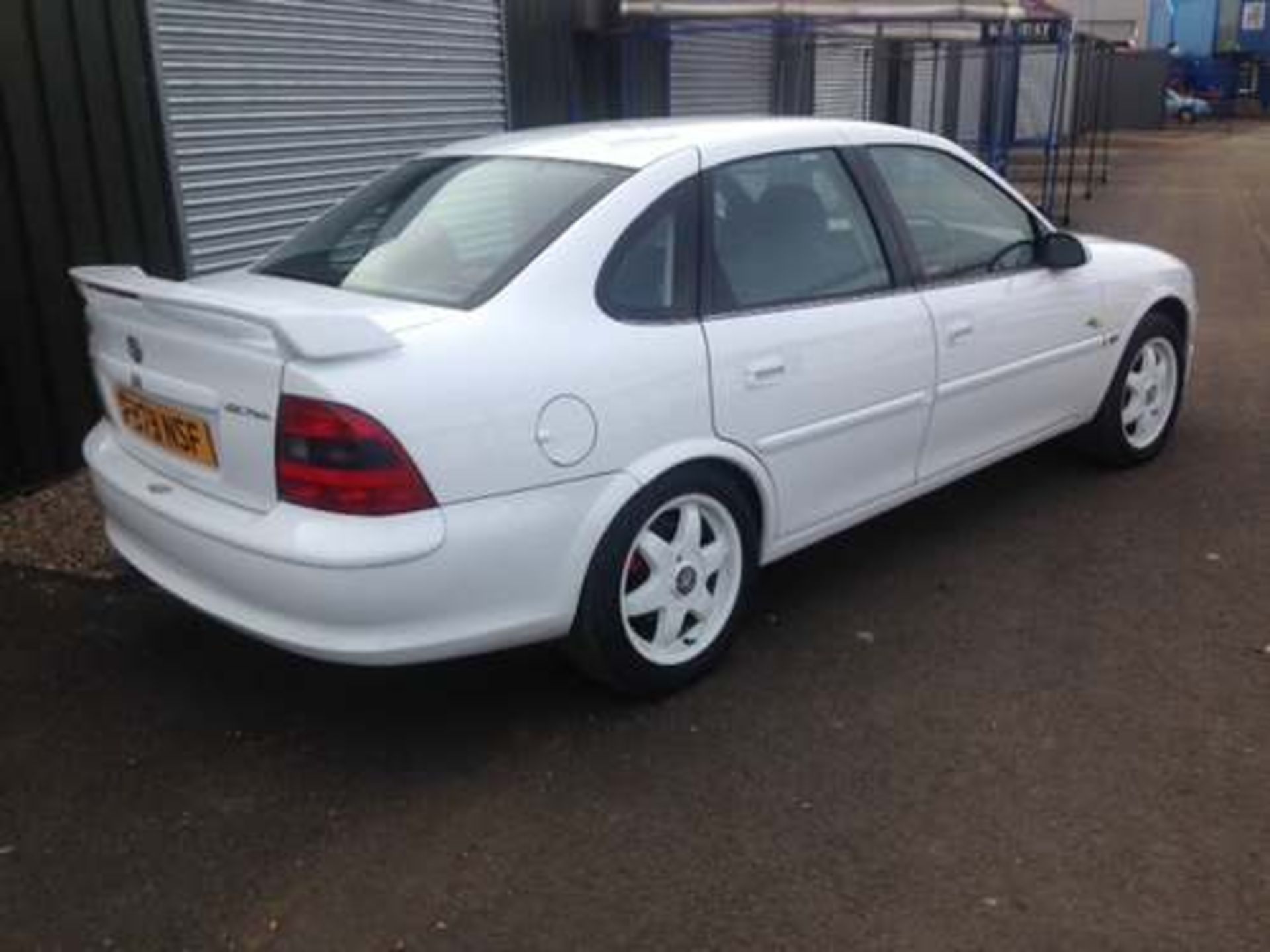 VAUXHALL VECTRA SUPERTOURING 16V - 1998cc - Image 3 of 24