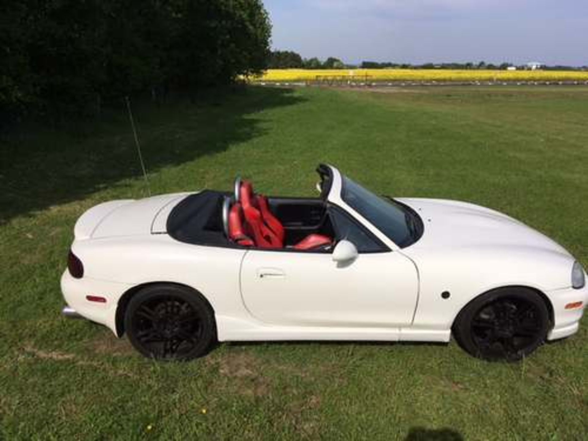 MAZDA MX-5 - 1600cc - Image 2 of 26