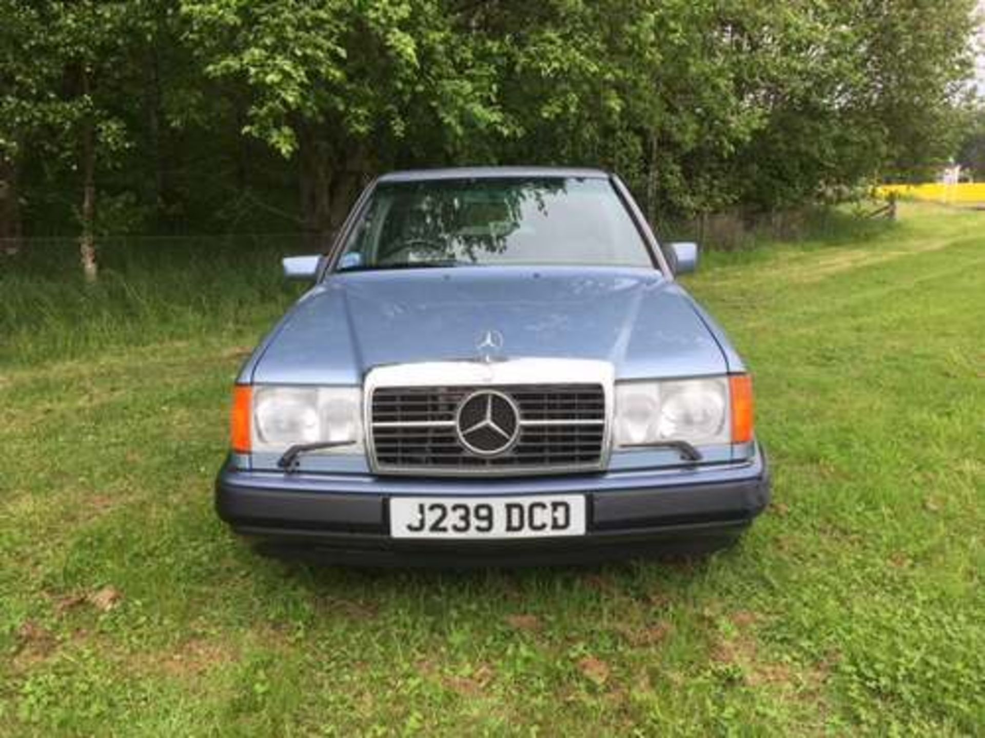 MERCEDES 260E AUTO - 2599cc - Image 5 of 9