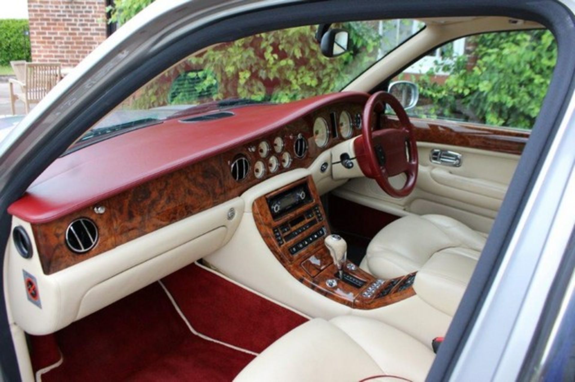 BENTLEY ARNAGE AUTO - 4398cc - Image 5 of 8