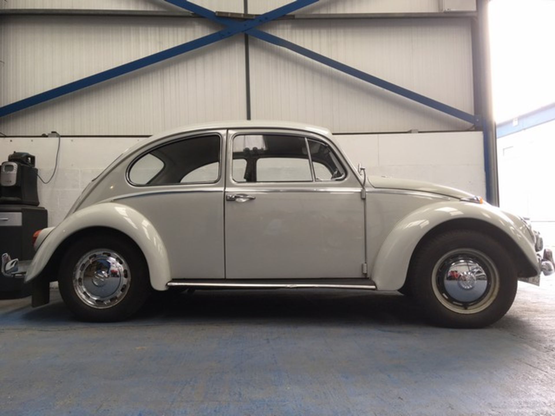 VOLKSWAGEN BEETLE 1300 - 1285cc - Image 4 of 15