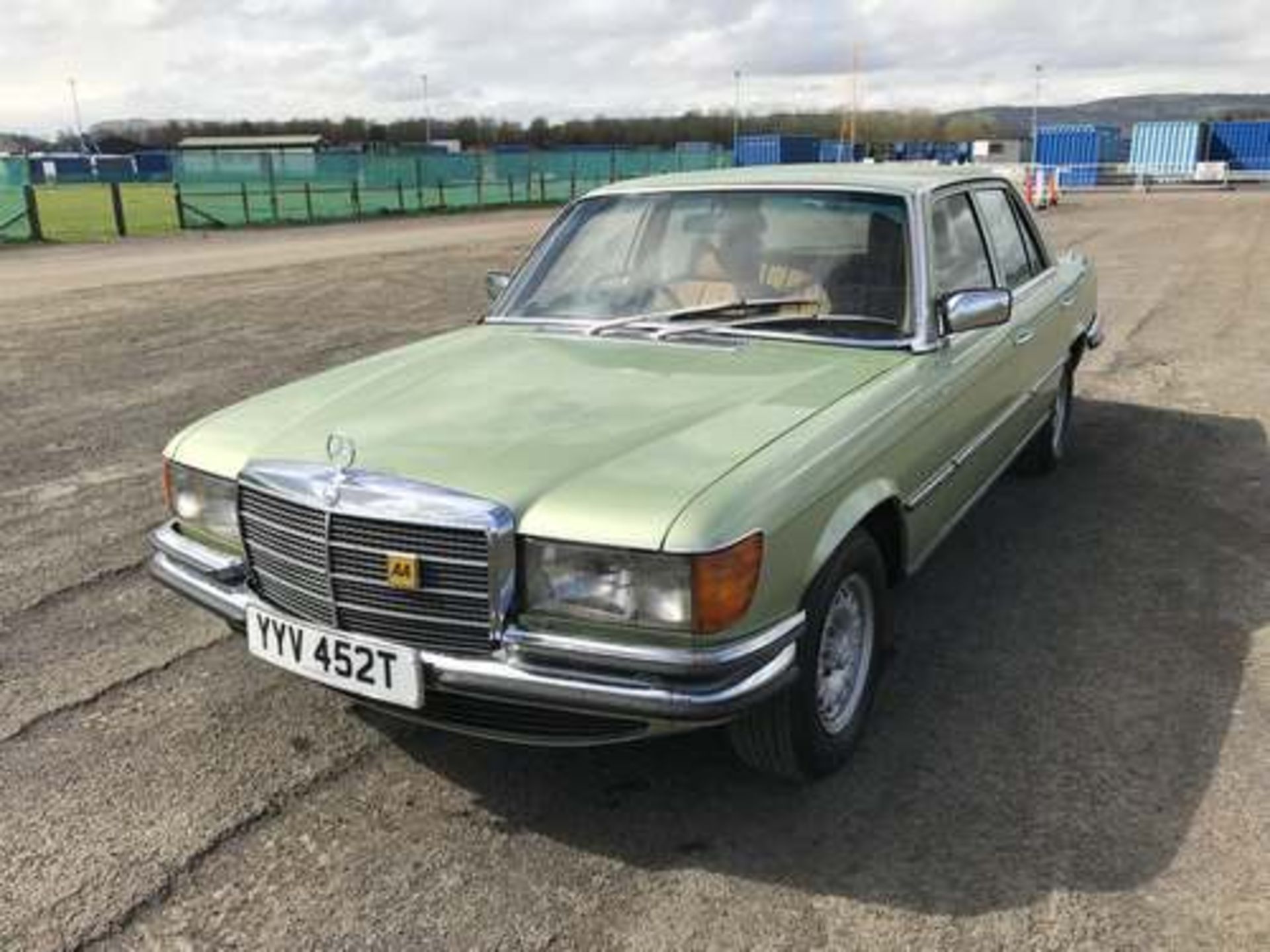 MERCEDES 280 SE AUTO - 2746cc - Image 2 of 11