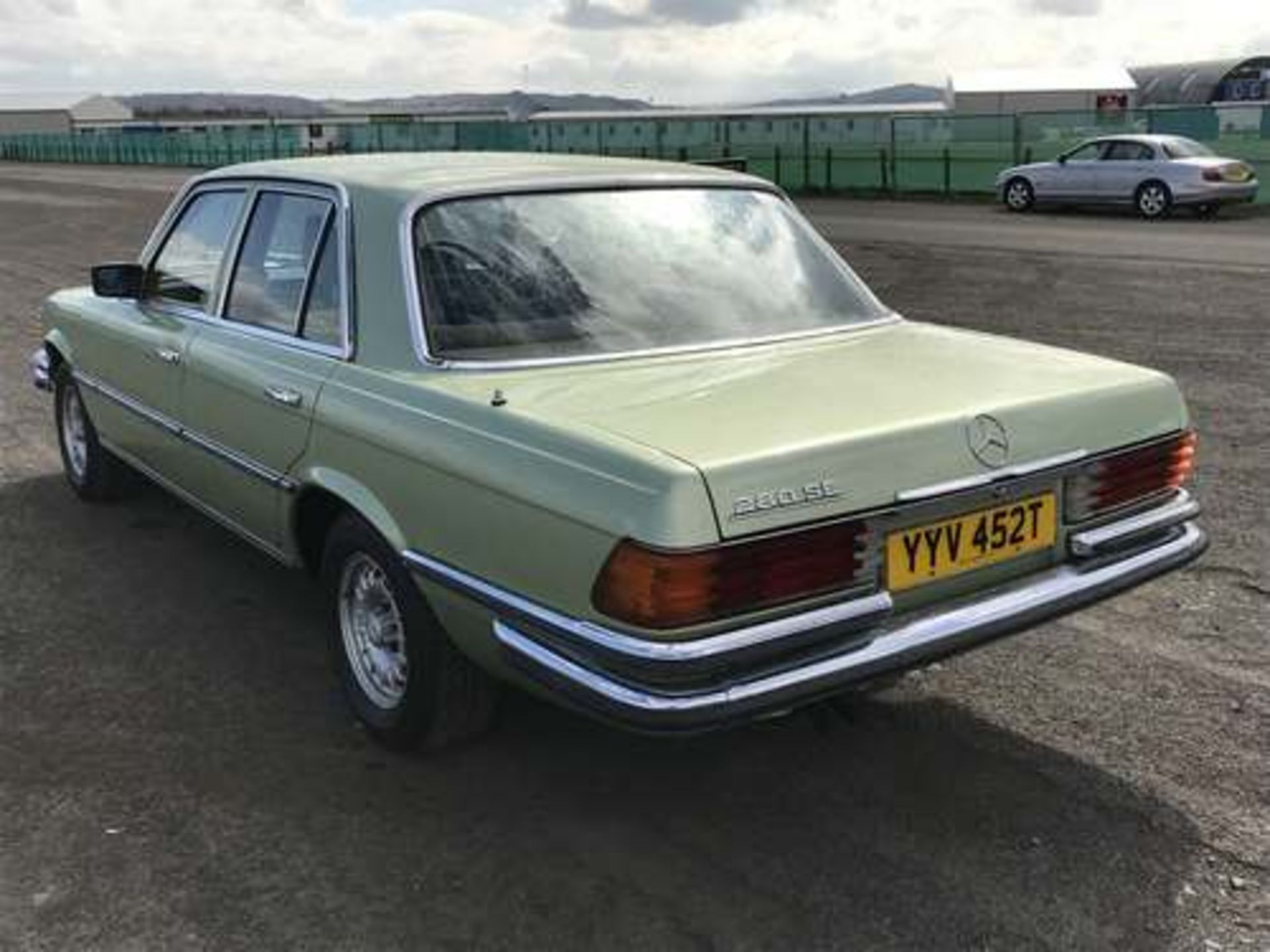 MERCEDES 280 SE AUTO - 2746cc - Image 3 of 11