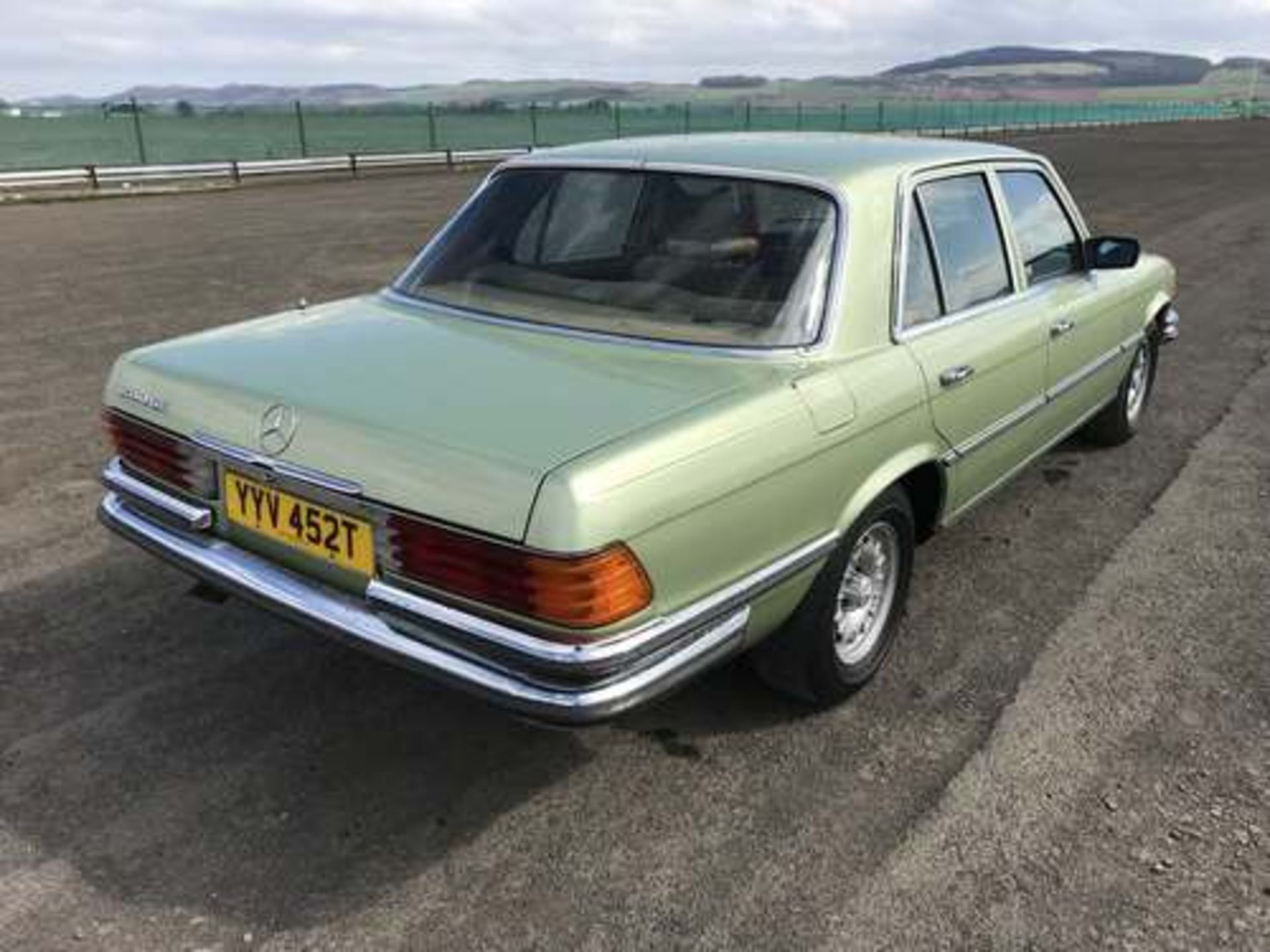 MERCEDES 280 SE AUTO - 2746cc - Image 4 of 11