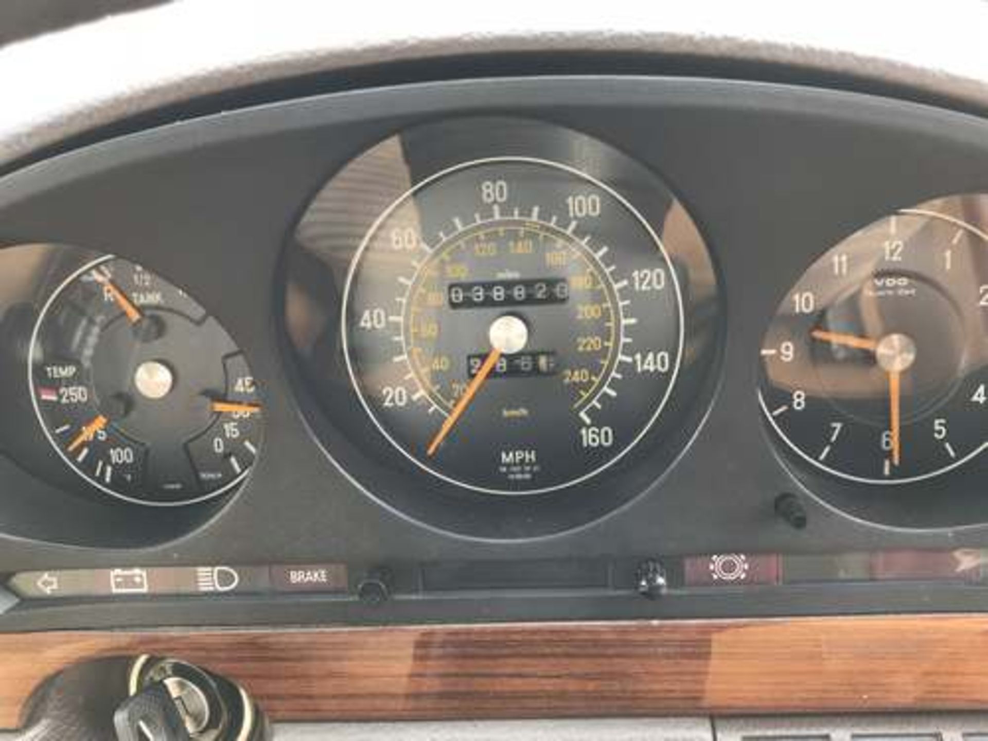 MERCEDES 280 SE AUTO - 2746cc - Image 8 of 11