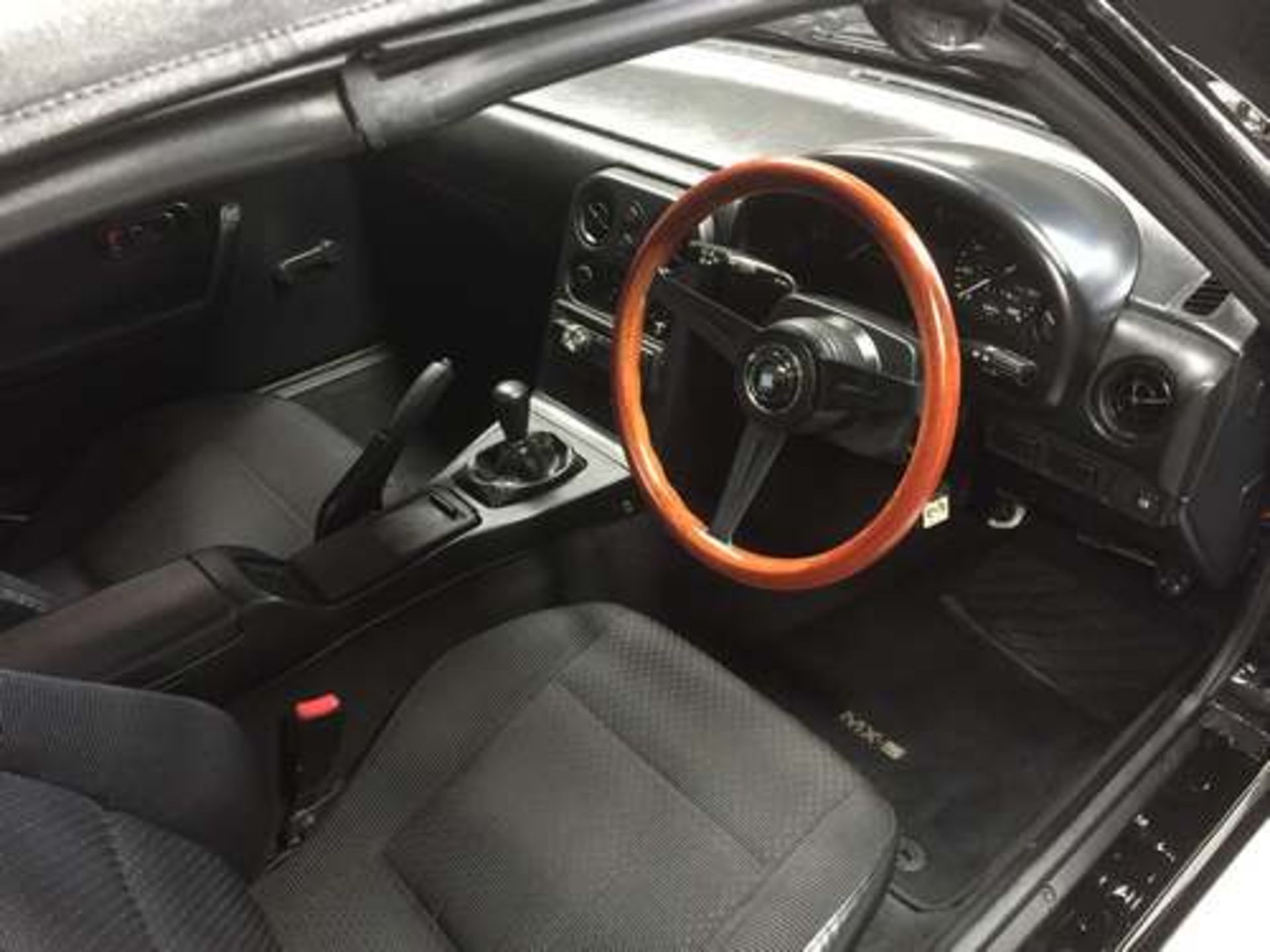 MAZDA MX-5 - 1598cc - Image 4 of 7