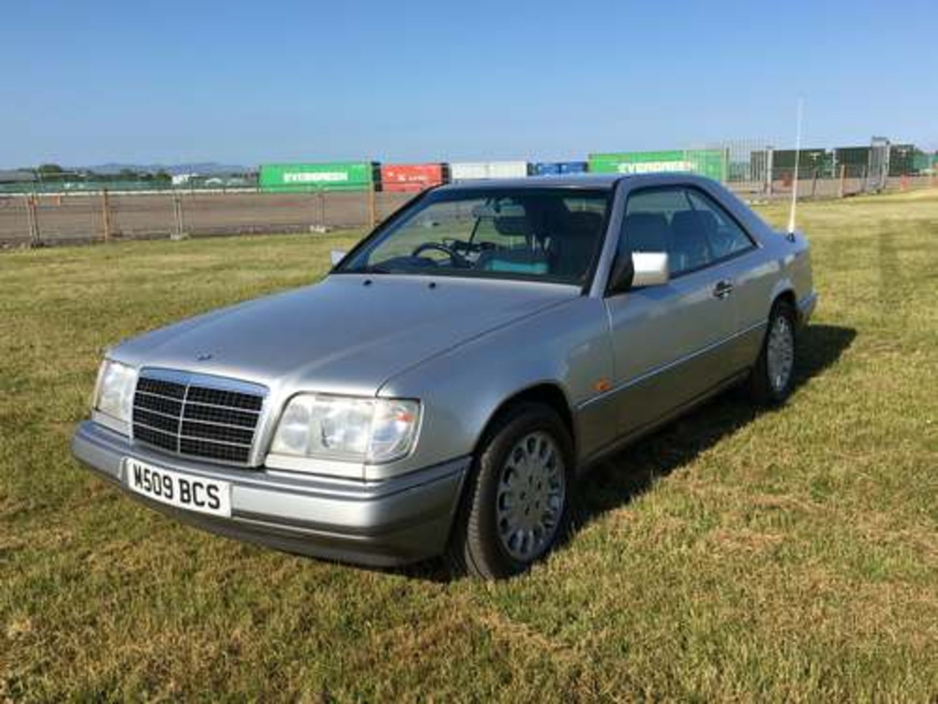 MERCEDES E220 AUTO - 2199cc - Bild 2 aus 13