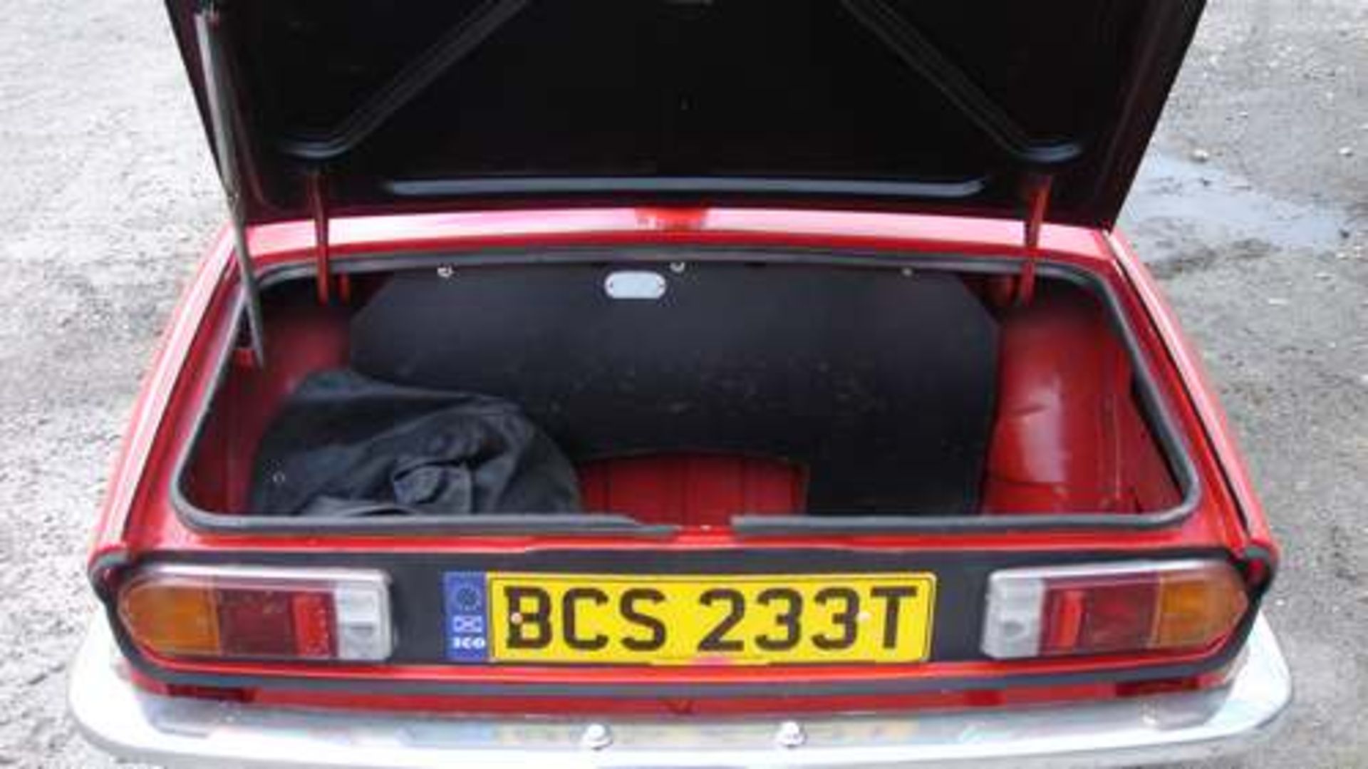 TRIUMPH SPITFIRE 1500 - 1493cc - Image 10 of 11