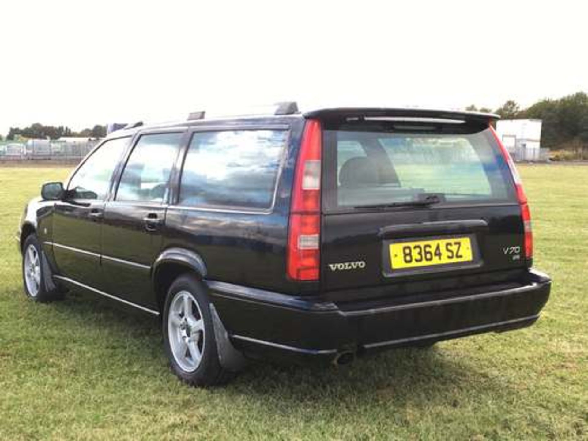 VOLVO V70 XLT 10V - 2435cc - Image 3 of 20