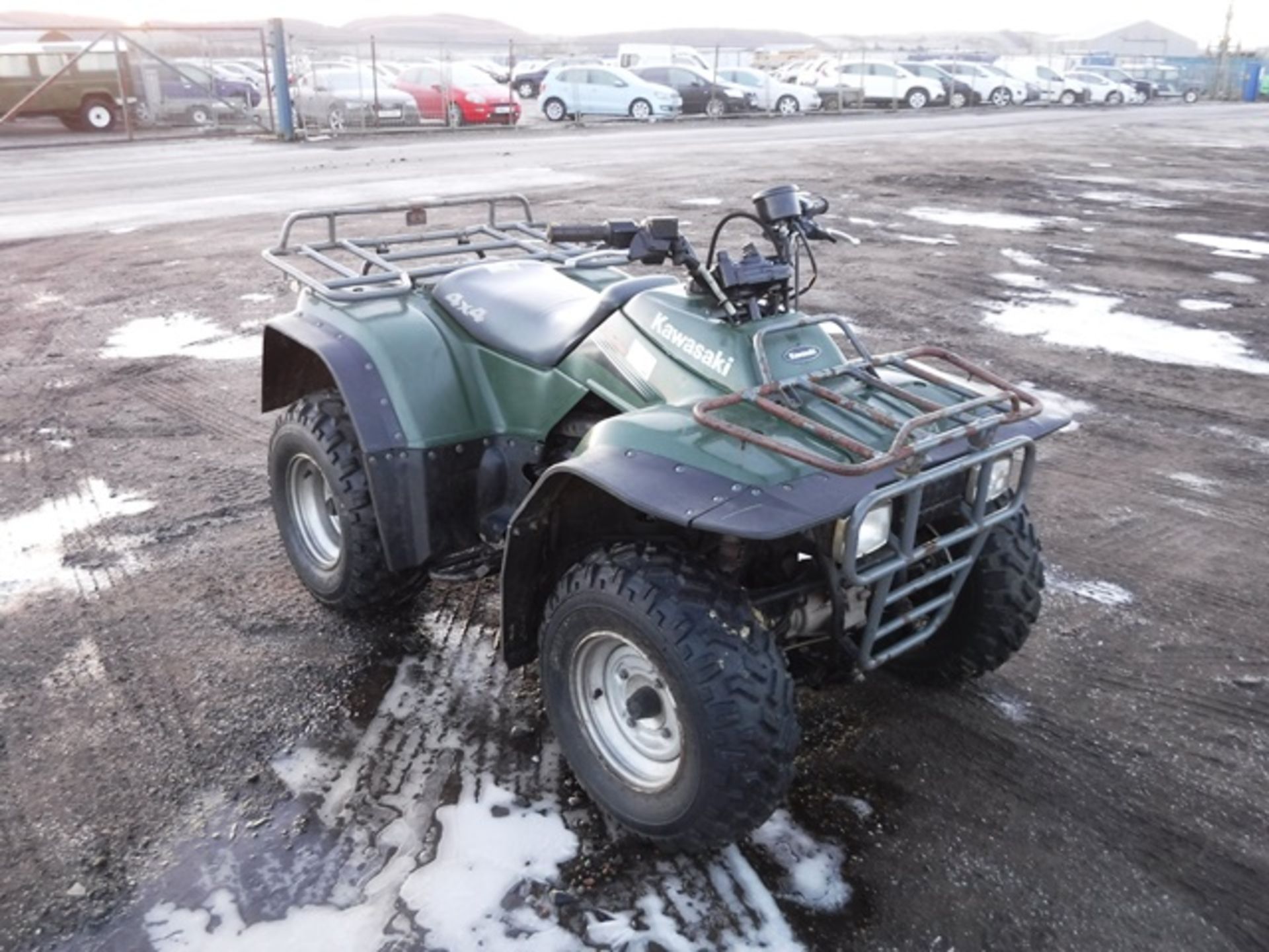 KAWASAKI KLF 300C QUAD, MANUAL GEAR BOX, 534 MILES (NOT VERIFIED). (KLAF 300SU) - Image 3 of 7