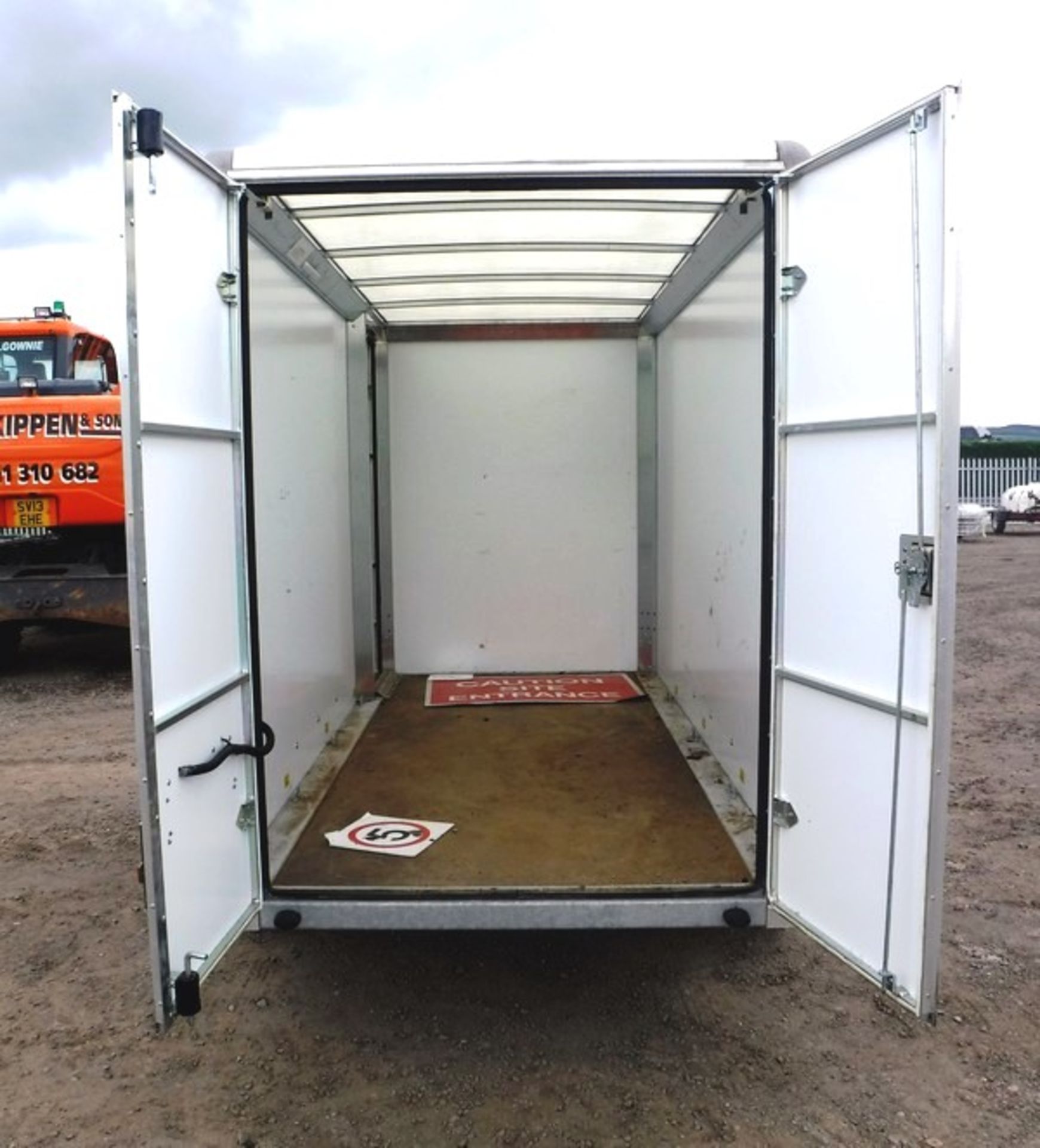 INDESPENSION BOX TRAILER WITH 2 OPENING BACK DOORS & 1 SIDE DOOR, 10FT X 5FT (APPROX) S/N213526 ASSE - Image 6 of 12