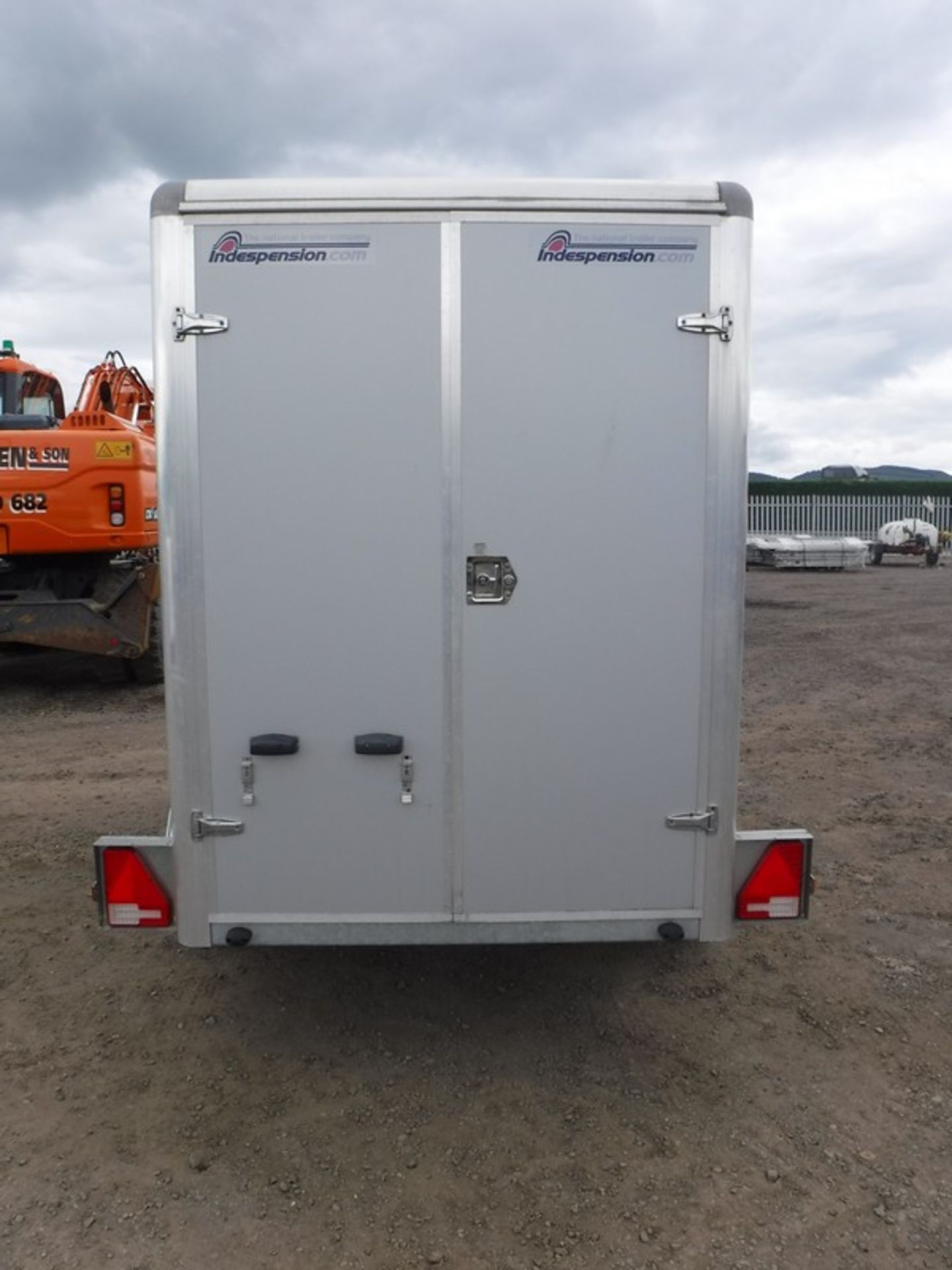 INDESPENSION BOX TRAILER WITH 2 OPENING BACK DOORS & 1 SIDE DOOR, 10FT X 5FT (APPROX) S/N213526 ASSE - Image 3 of 12