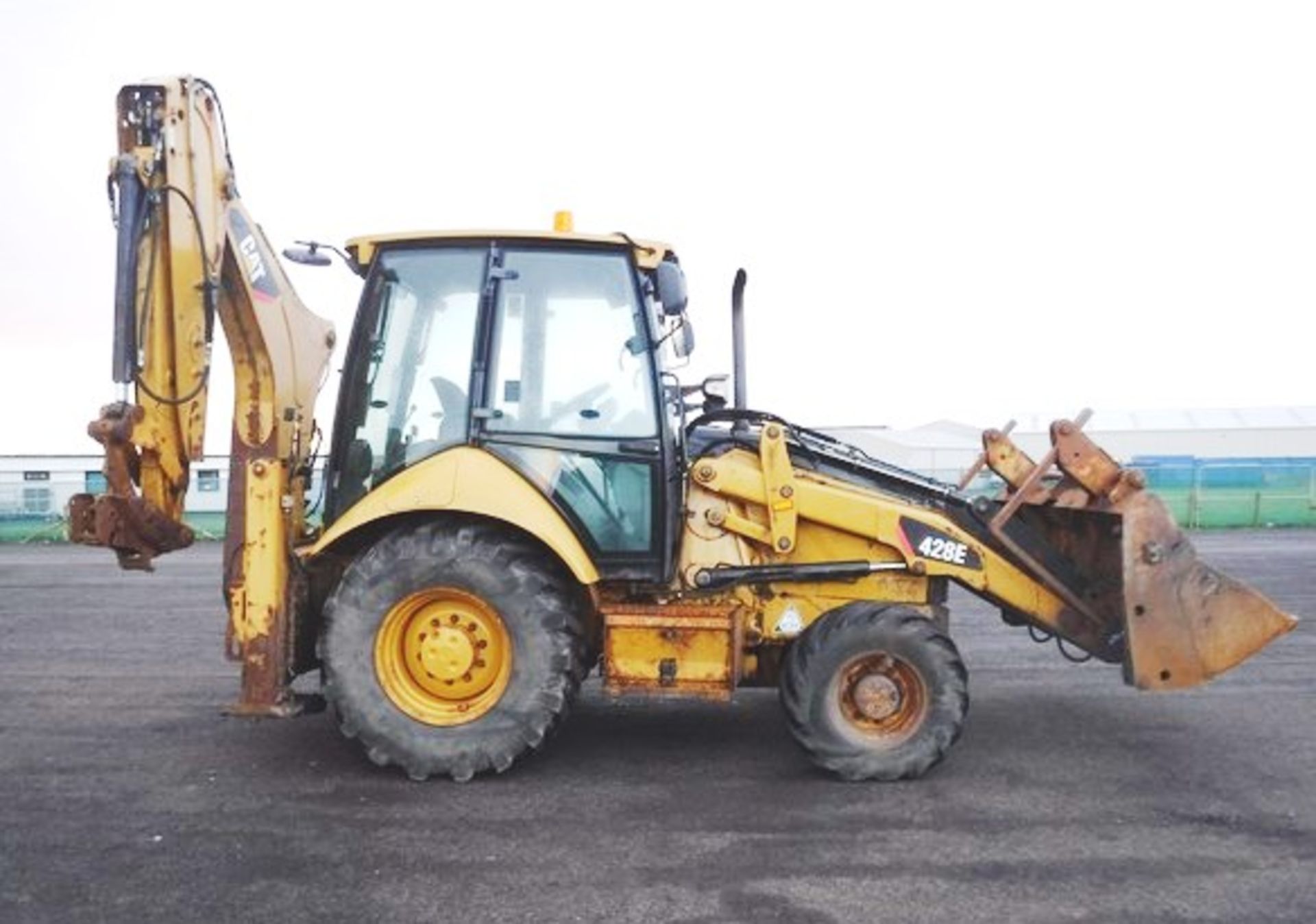 2011 CATERPILLAR 428E BACK HOE LOADER. SN DPH1738. REG NO. SF11 HLN. GVW (TONNES) 97000. 4169 HRS - Image 26 of 31