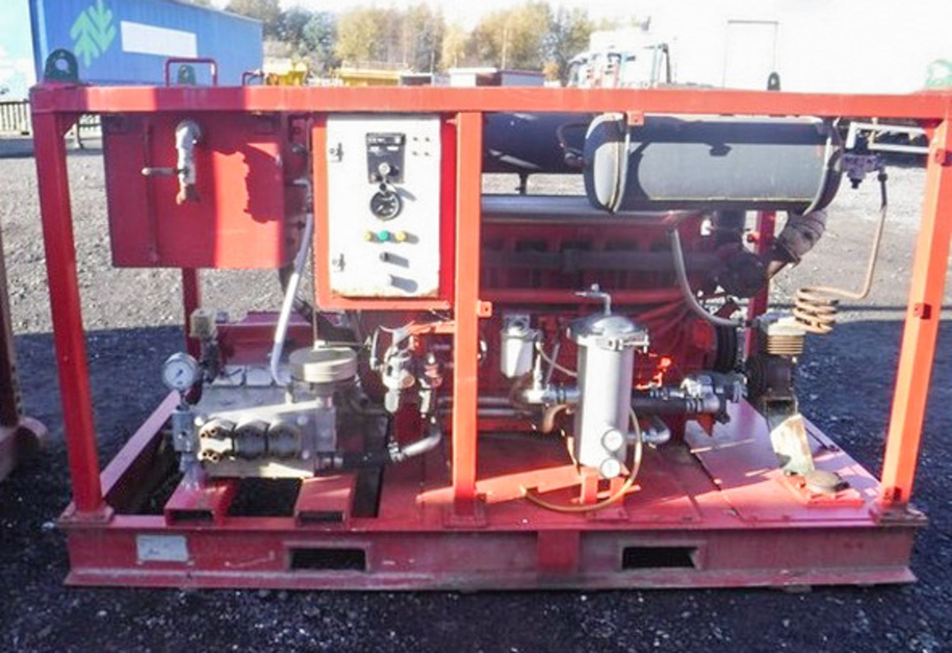 V8 HIGH PRESSURE HYDRAULIC PUMP SKID MOUNTED. (RED), NO PLATES OR ID NUMBERS