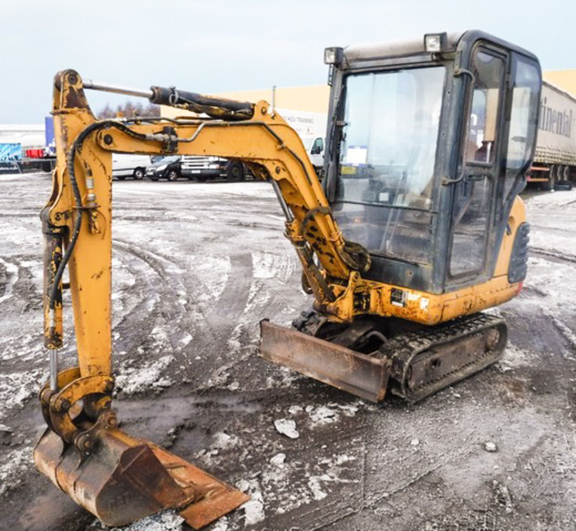 2002 CATERPILLAR 301.5 MINI DIGGER C/W 1 BUCKET. SN3YW3254, 5515HRS (NOT VERIFIED)