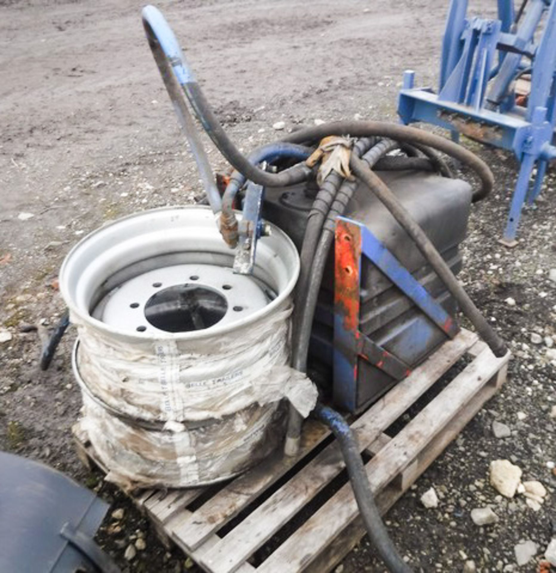 2 TRUCK WHEELS, WHEEL MOUNTING PLATES, MISC TRUCK SPARES & HYDRAULIC TANK ON PALLET