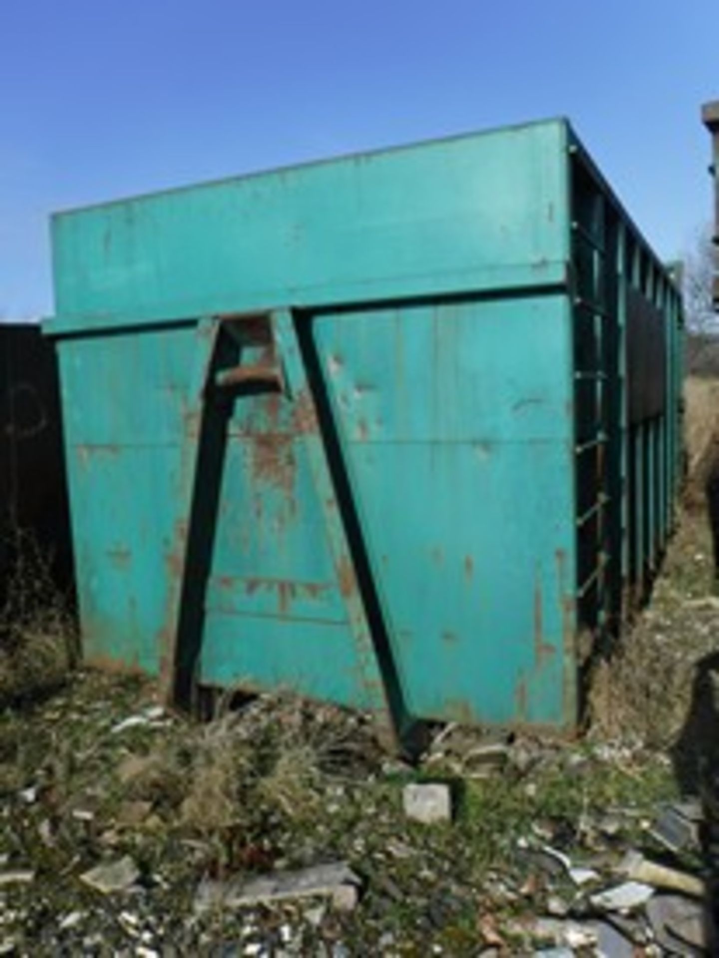 OPEN TOP SKIP. REAR DOOR HINGE AT RHS. W2400 L5850 H2350.VERY SLIGHT SURFACE RUST. VIDEO OF ALL SKIP