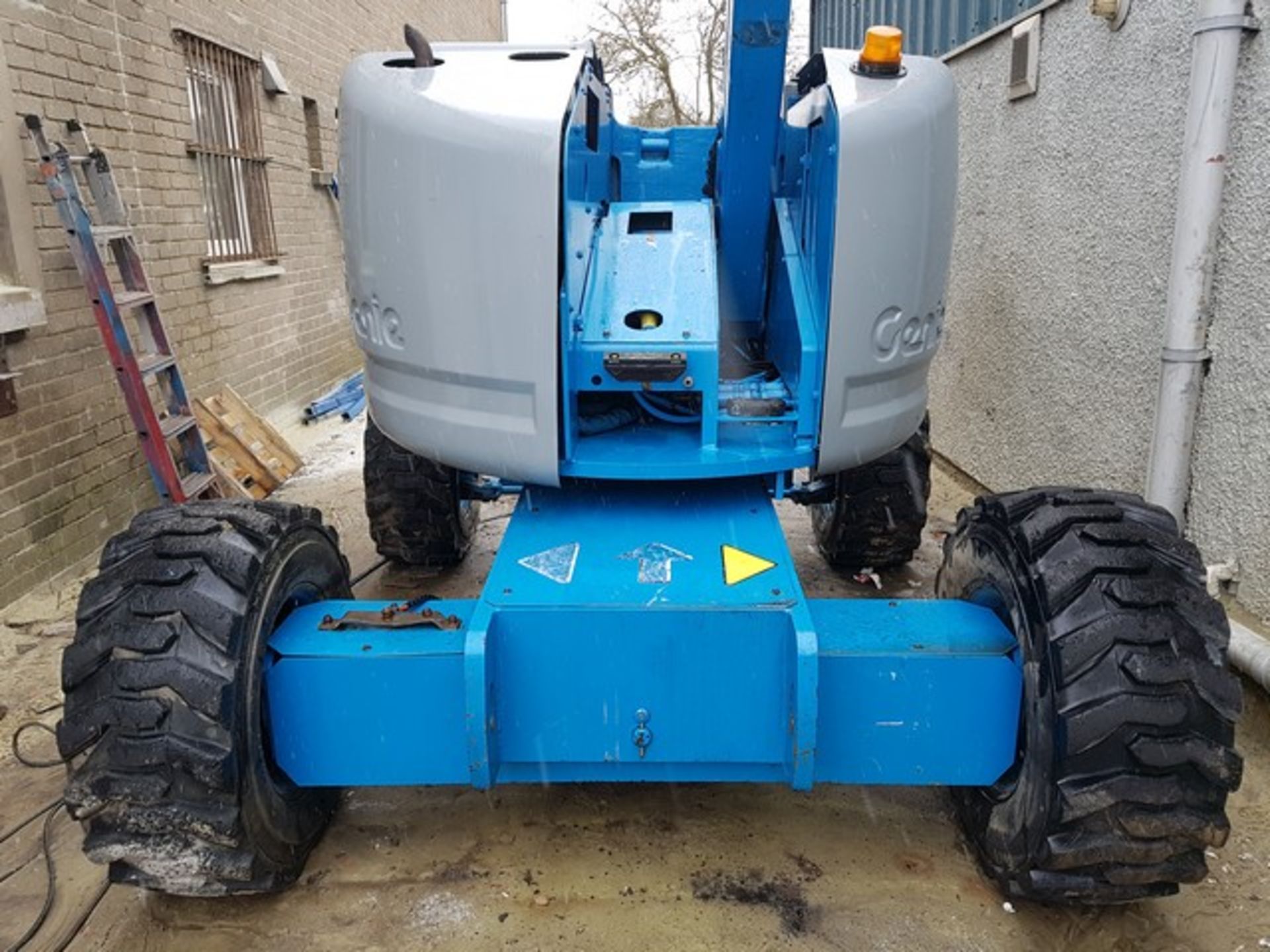 2000 GENIE MODEL Z45-25, S/N 15155, 8046HRS (NOT VERIFIED), LIFT CAPACITY - 230 - Image 9 of 17