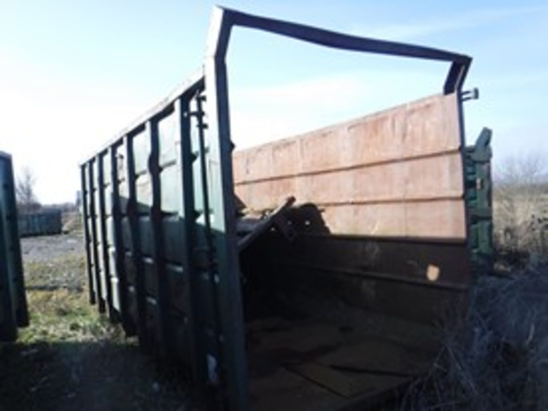 OPEN TOP SKIP. REAR DOOR DAMAGED (STORED IN SKIP) RH HINGE. DAMAGE TO DOOR HINGES. MANFACTURED BY SK - Image 2 of 2