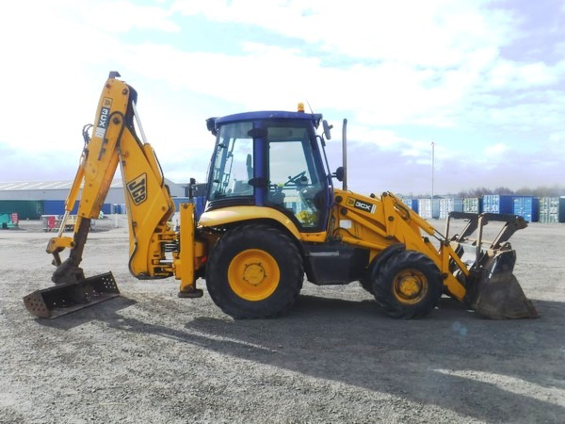 2002 JCB 3CX PLUS DIGGER. REG NO ST52 ODU. SN0934169. GVW (TONNES) 8076. NEW HOUR CLOCK FITTED RECEN - Image 13 of 18