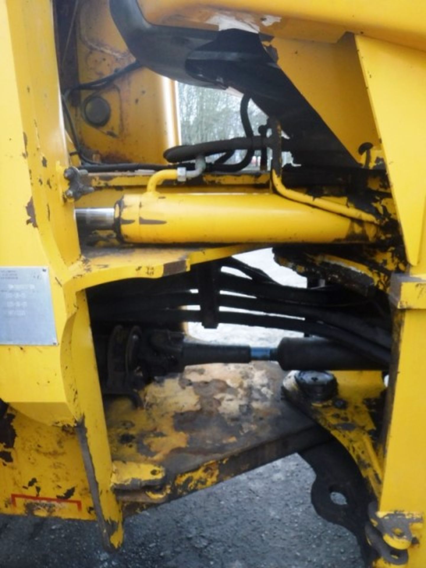 2005 JCB 456ZX. REG NO SP05 DJE. SN1169037 C/W LOADING SHOVEL. 3373 HRS. DOCUMENTS IN OFFICE. - Image 8 of 25