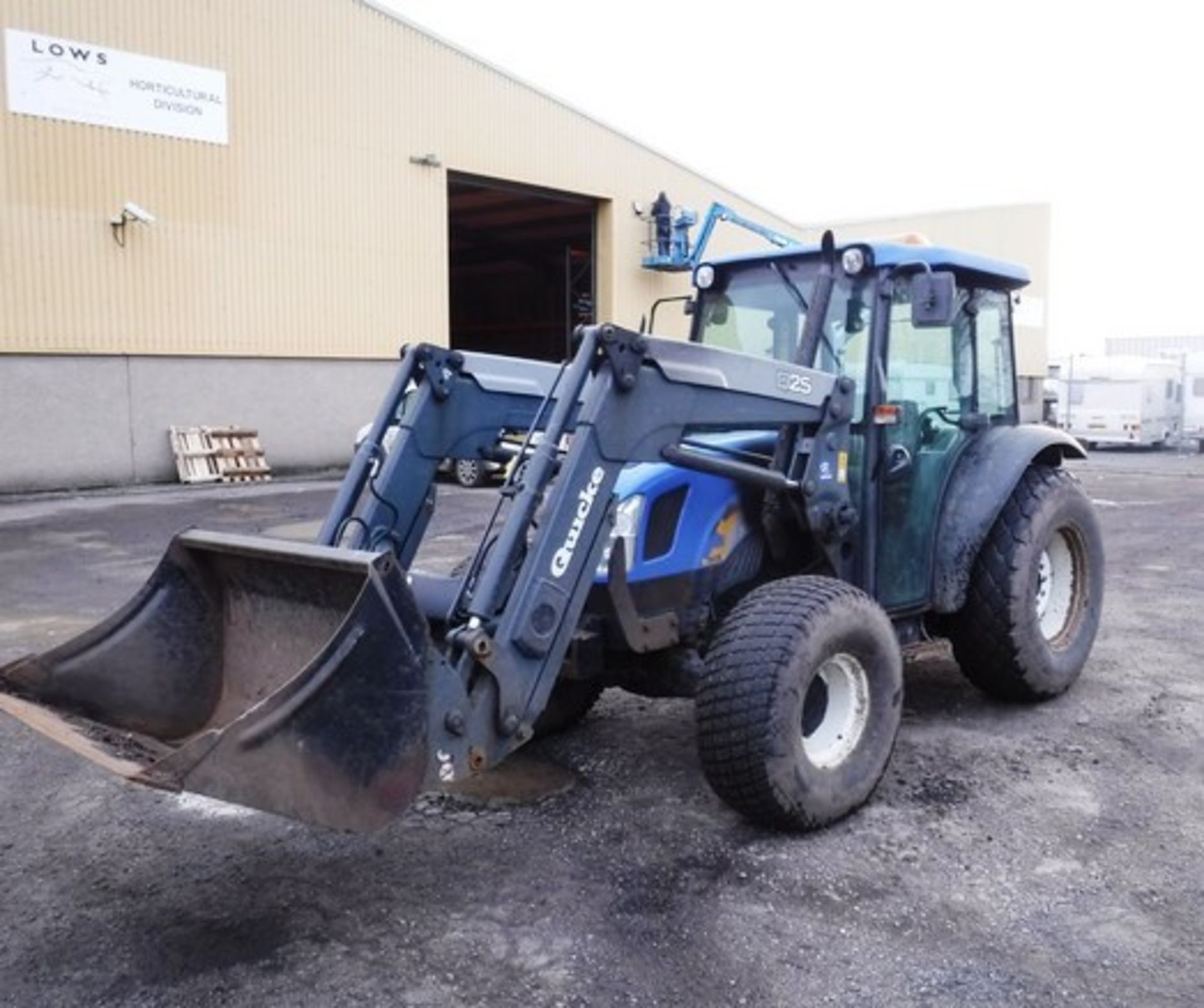 2008 NEW HOLLAND TN60 TRACTOR. REG NO SP08 DWY. SN 111054. GVW(TONNES) 4497, 3062HRS (NOT VERIFIED) - Image 12 of 40
