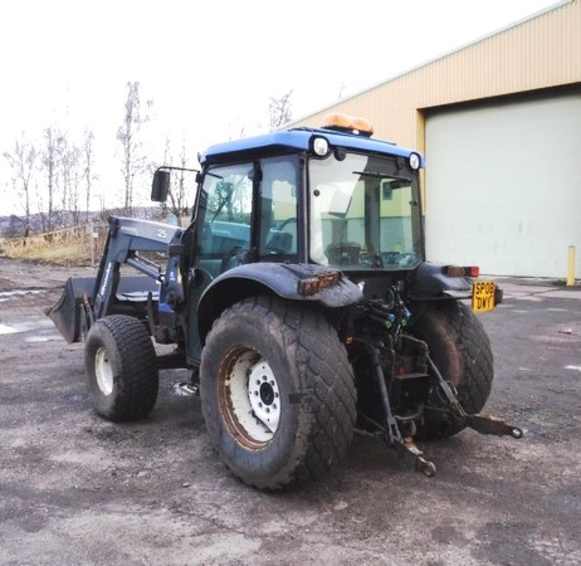 2008 NEW HOLLAND TN60 TRACTOR. REG NO SP08 DWY. SN 111054. GVW(TONNES) 4497, 3062HRS (NOT VERIFIED) - Image 5 of 40