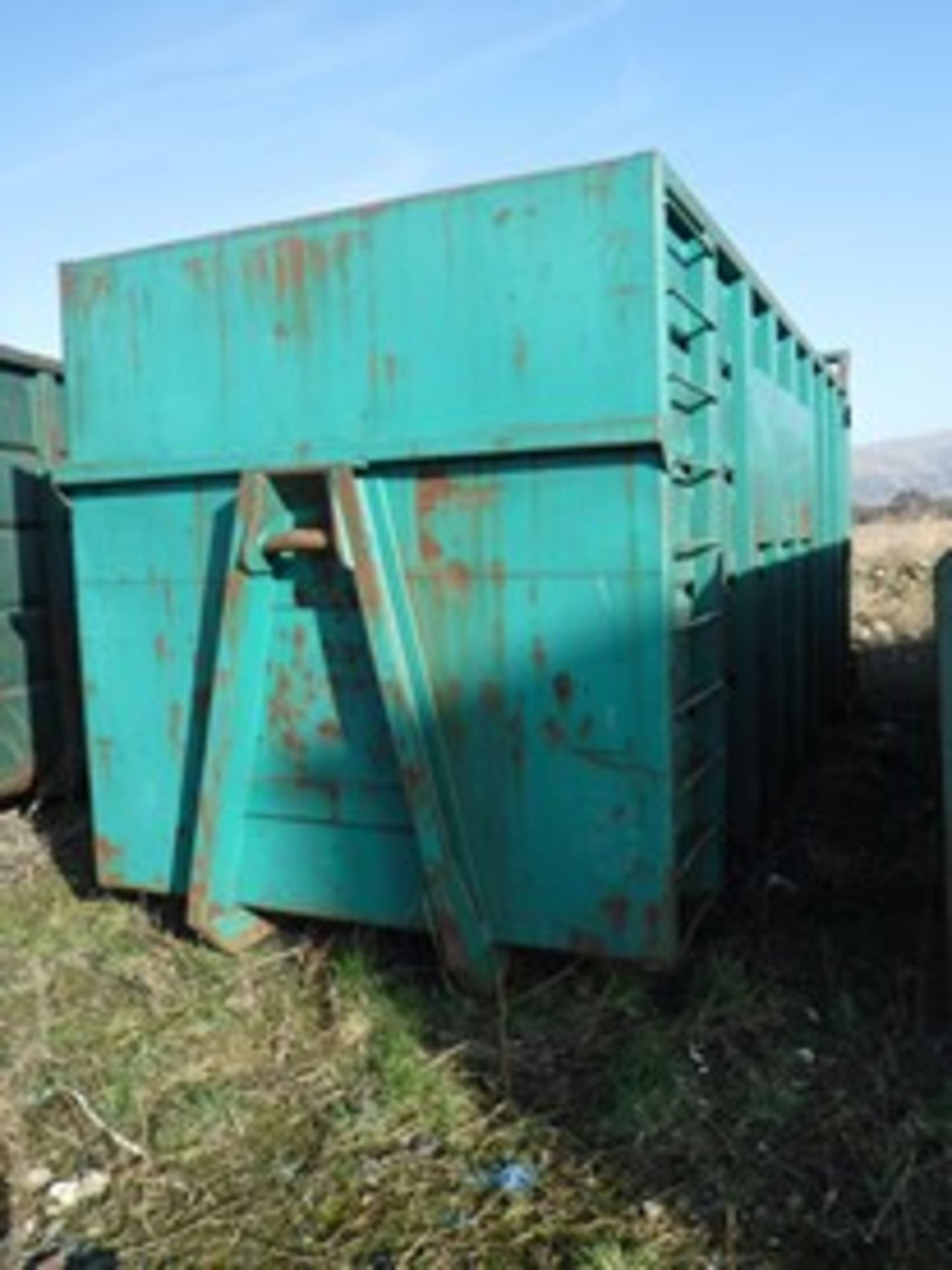 OPEN TOP SKIP. REAR DOOR HINGED AT RHS W2400 L5900 H2700. SURFACE RUST. VIDEO OF ALL SKIPS CAN BE EM