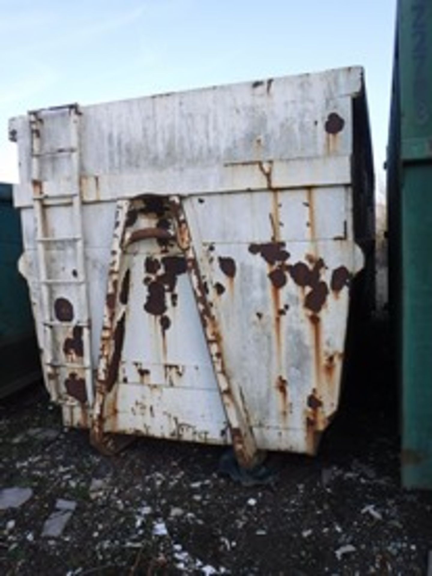 OPEN TOP SKIP.REAR DOOR HINGED AT TOP.ACCESS LADDER AT FRONT W2500 L6100 H2500. SLIGHT SURFACE RUST.