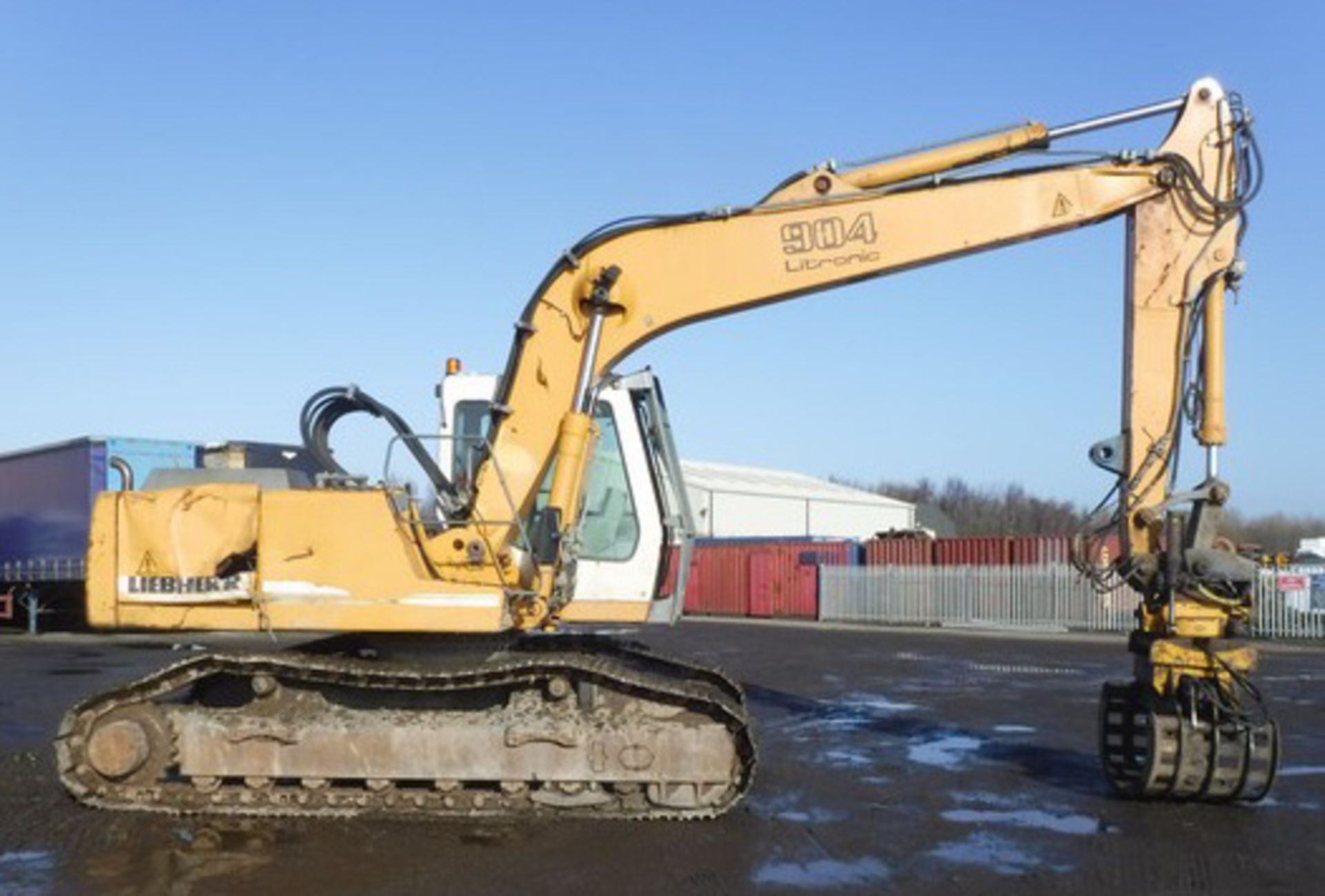 2004 LIEBHERR R-904, S/N 668-12514, 8364HRS (NOT VERIFIED), ENGCON GRAB, MAX REACH 8.4M, FITTED WITH - Image 13 of 18