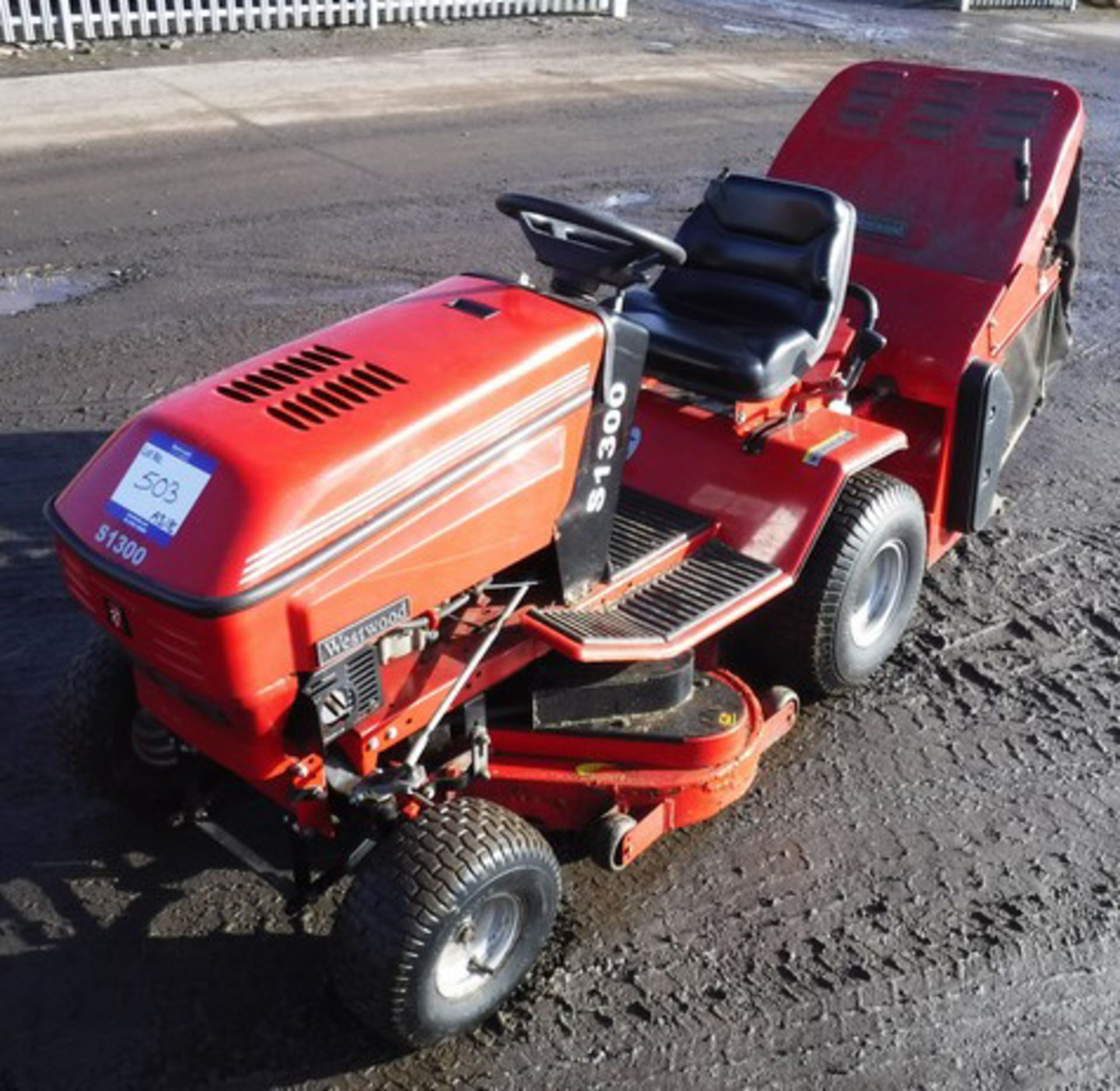 WESTWOOD S1300 RIDE-ON MOWER C/W COLLECTOR, SPARES OR REPAIRS