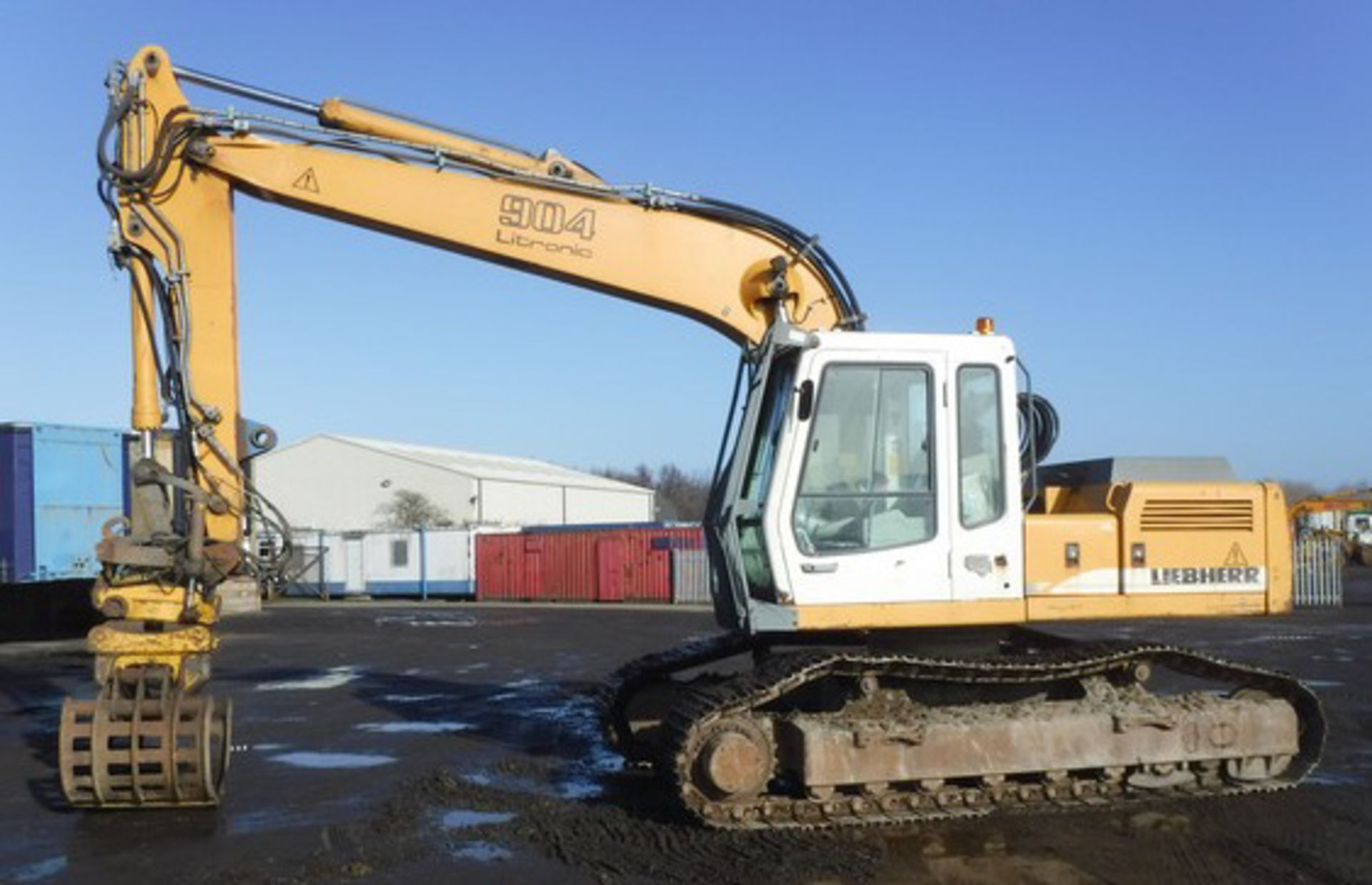 2004 LIEBHERR R-904, S/N 668-12514, 8364HRS (NOT VERIFIED), ENGCON GRAB, MAX REACH 8.4M, FITTED WITH - Image 17 of 18
