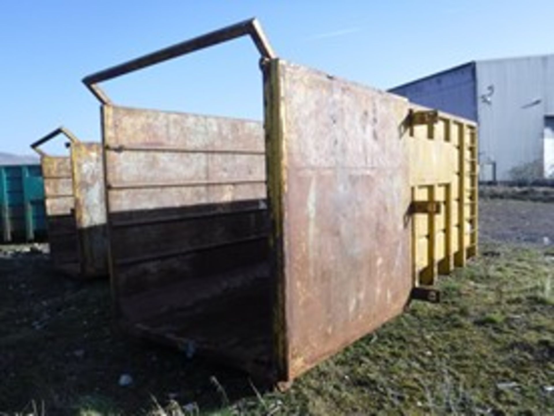 OPEN TOP SKIP. REAR DOOR RINGED AT RHS. ACCESS LADDER AT RHS MANUFACTURED BY SELLERS W2400 L5900 H27 - Image 2 of 2