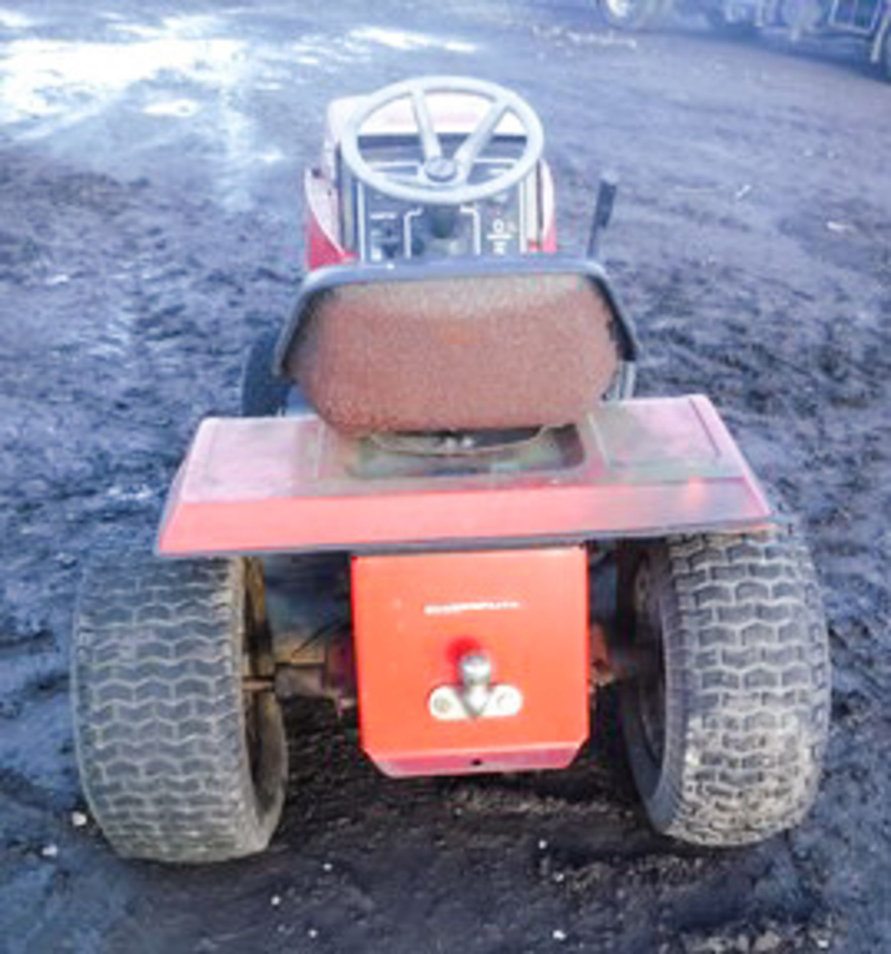 MTD LAWNFLITE RIDE ON MOWER. MODEL 828 18HP, 44" CUTTING DECK, SPARES OR REPAIRS - Image 2 of 5
