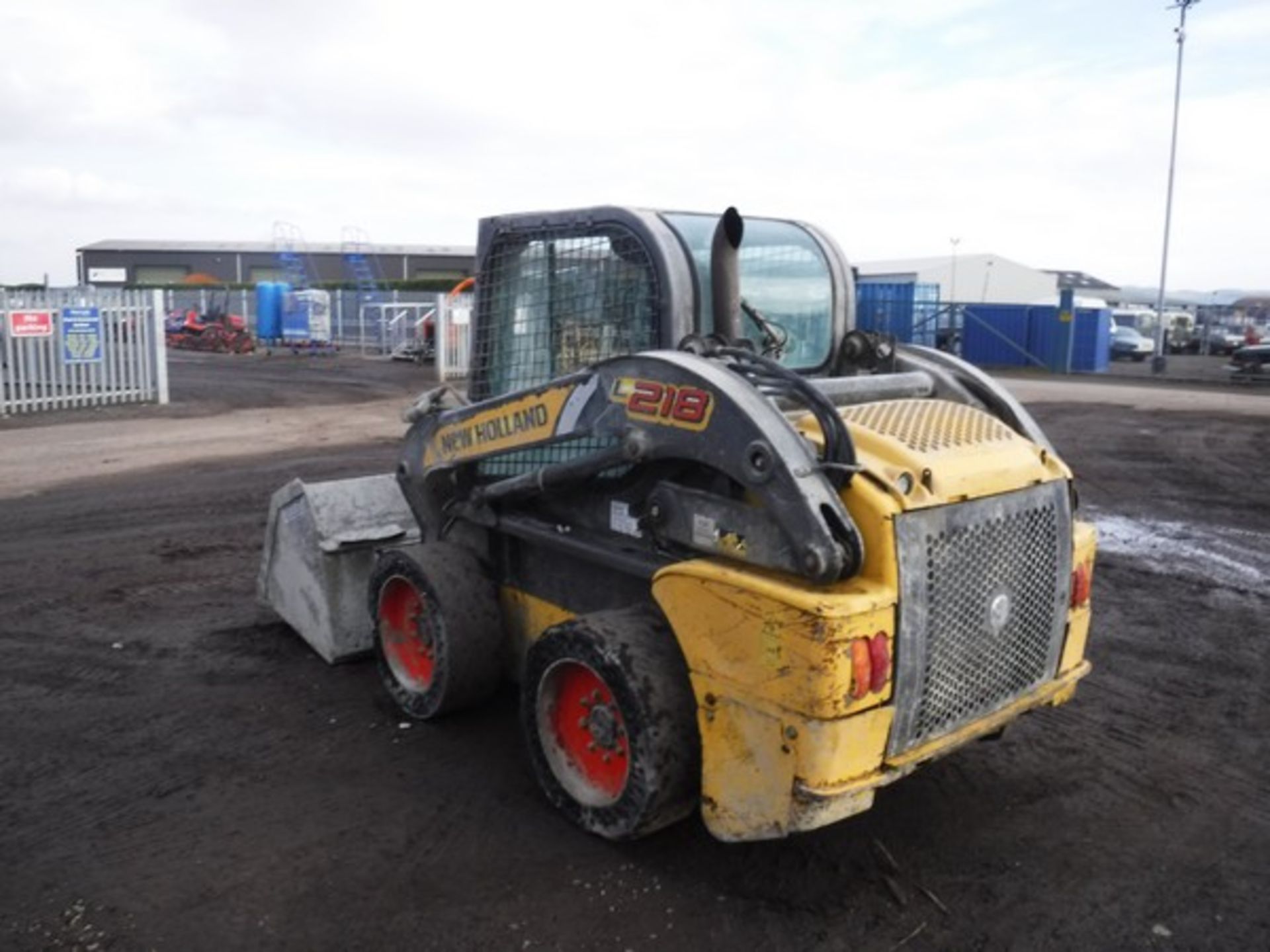 2011 NEW HOLLAND L218, S/N NBM439073, 725HRS (NOT VERIFIED), JOYSTICK CONTROLS, SOLID WHEELS, C/W 1 - Image 16 of 17