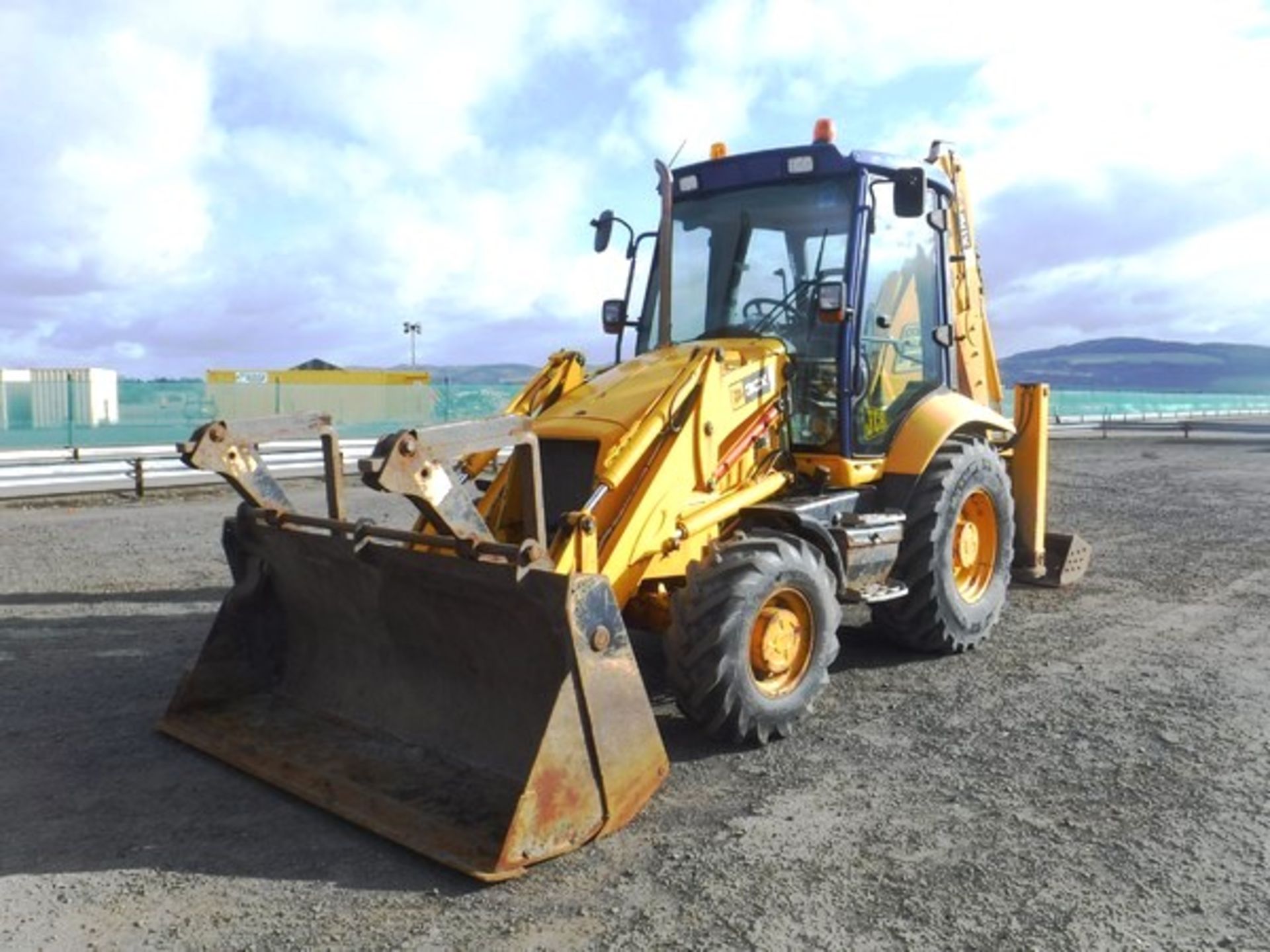 2002 JCB 3CX PLUS DIGGER. REG NO ST52 ODU. SN0934169. GVW (TONNES) 8076. NEW HOUR CLOCK FITTED RECEN