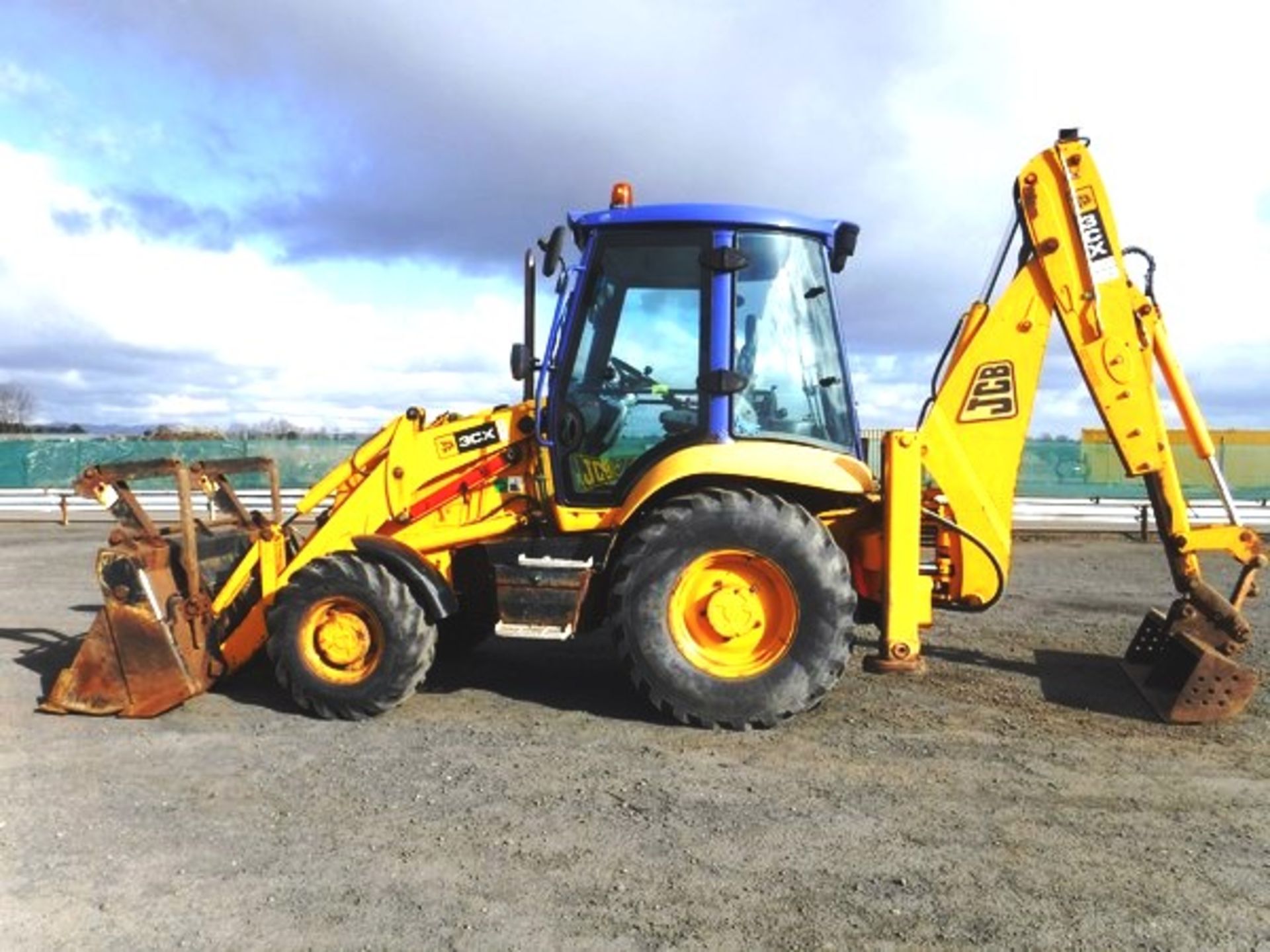 2002 JCB 3CX PLUS DIGGER. REG NO ST52 ODU. SN0934169. GVW (TONNES) 8076. NEW HOUR CLOCK FITTED RECEN - Image 17 of 18