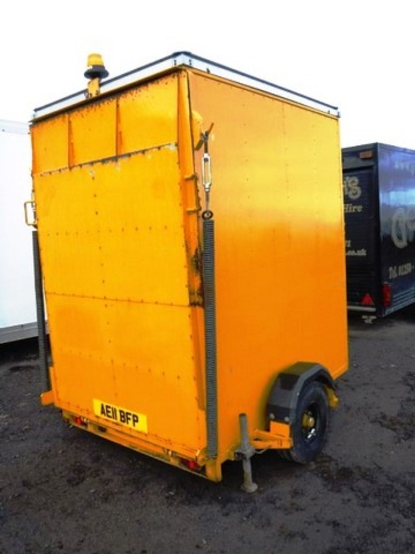 SINGLE AXLE BRADSHAW TRAILER C/W FULL OPENING REAR DOOR/RAMP, ALUMINIUM CONSTRUCTION, IDEAL LAMBING - Bild 5 aus 9