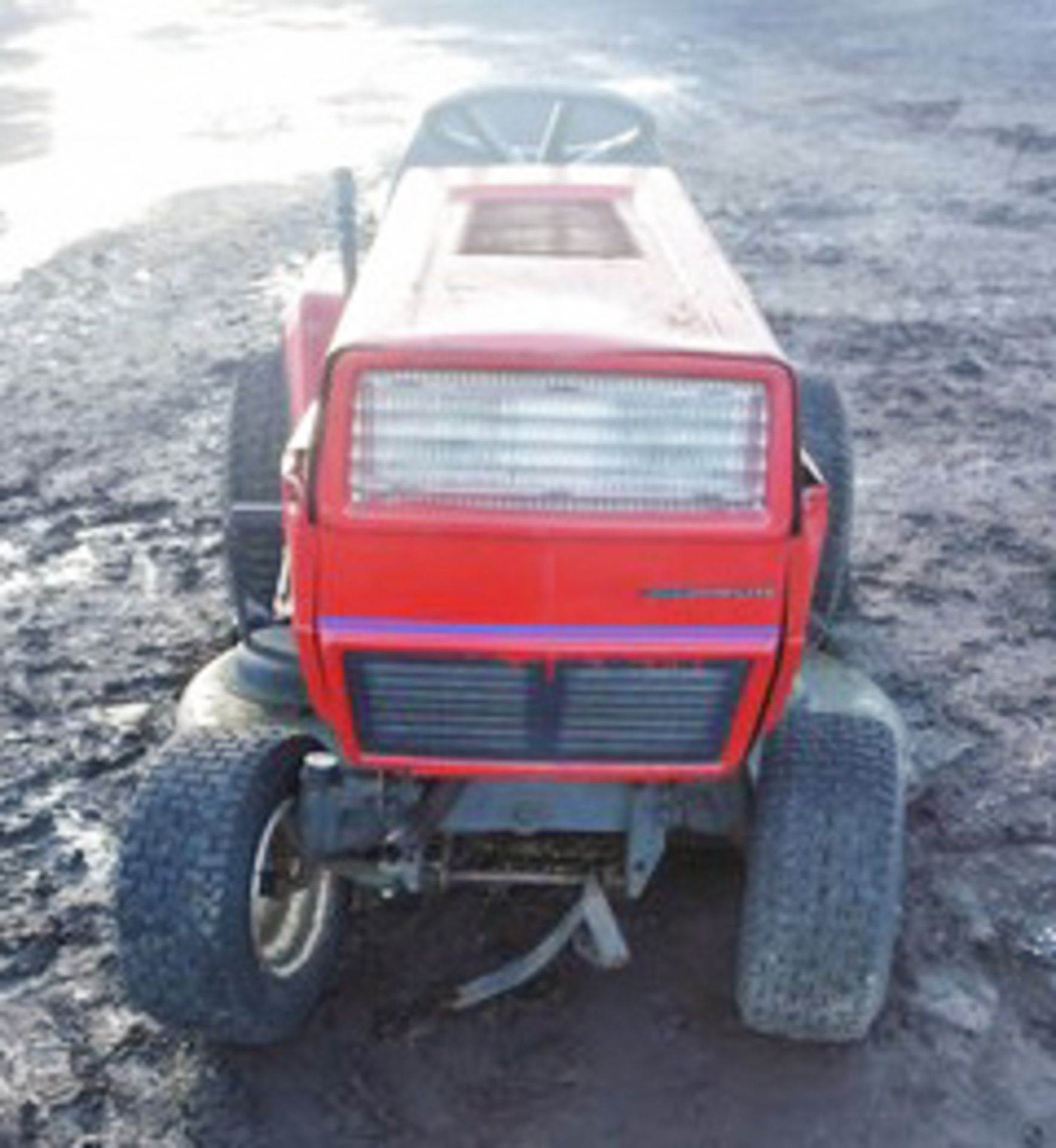 MTD LAWNFLITE RIDE ON MOWER. MODEL 828 18HP, 44" CUTTING DECK, SPARES OR REPAIRS - Image 4 of 5