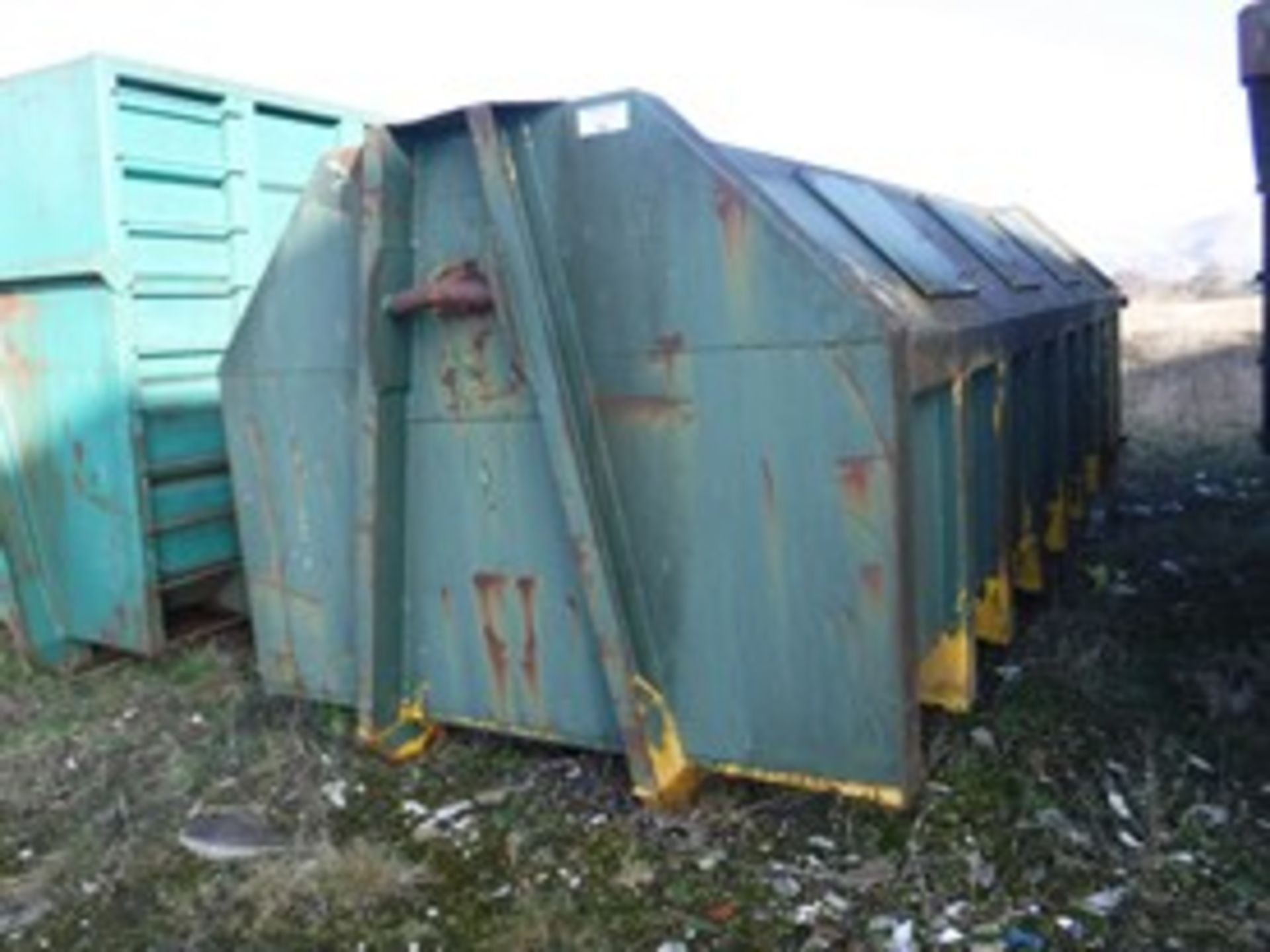 CLOSED SKIP.2 REAR DOORS HINGED AT SIDES.3 ACCESS HATCHES AT RHS. 3 ACCESS HATCHES AT LHS. MANUFACTU