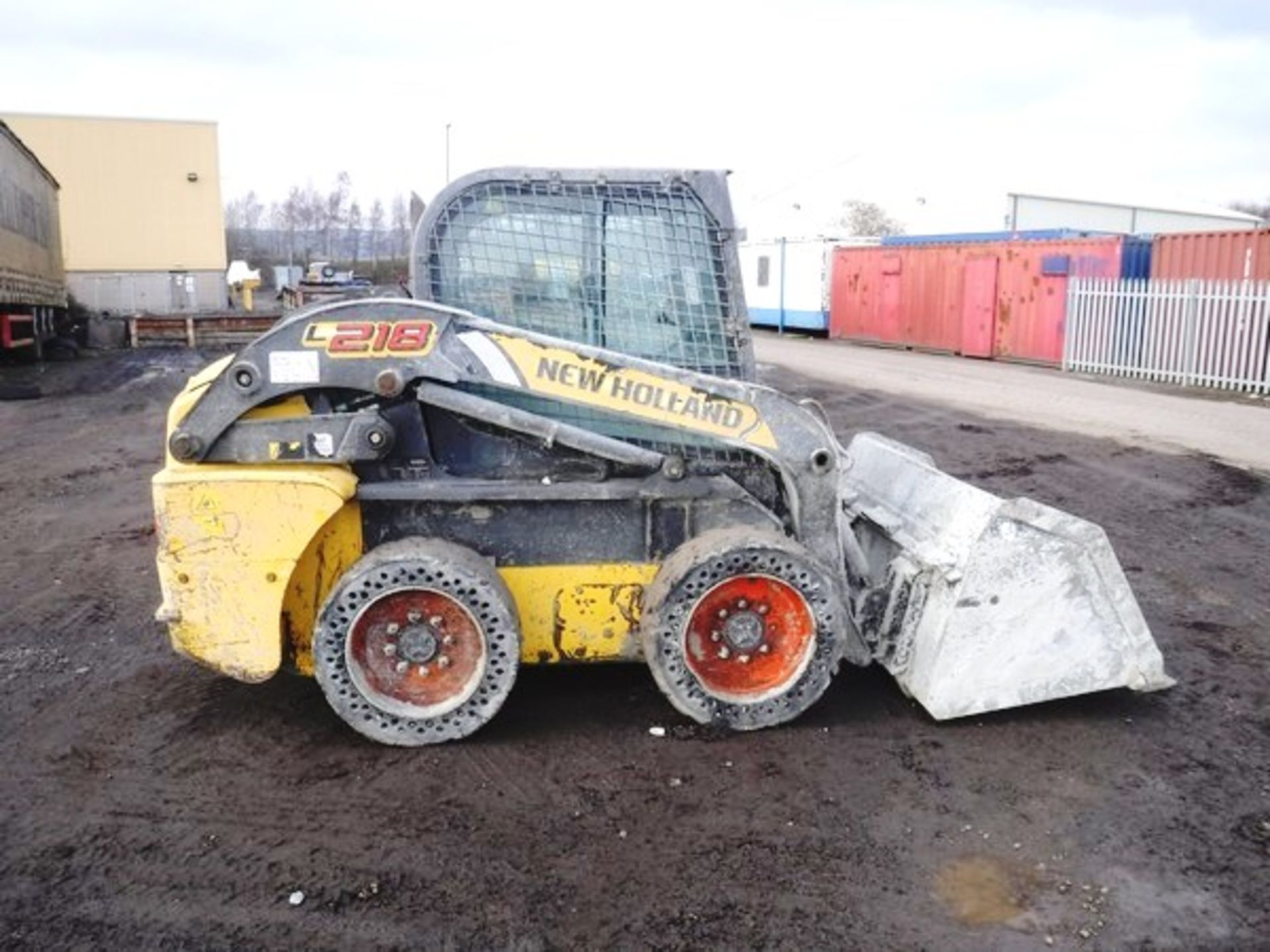 2011 NEW HOLLAND L218, S/N NBM439073, 725HRS (NOT VERIFIED), JOYSTICK CONTROLS, SOLID WHEELS, C/W 1 - Image 13 of 17