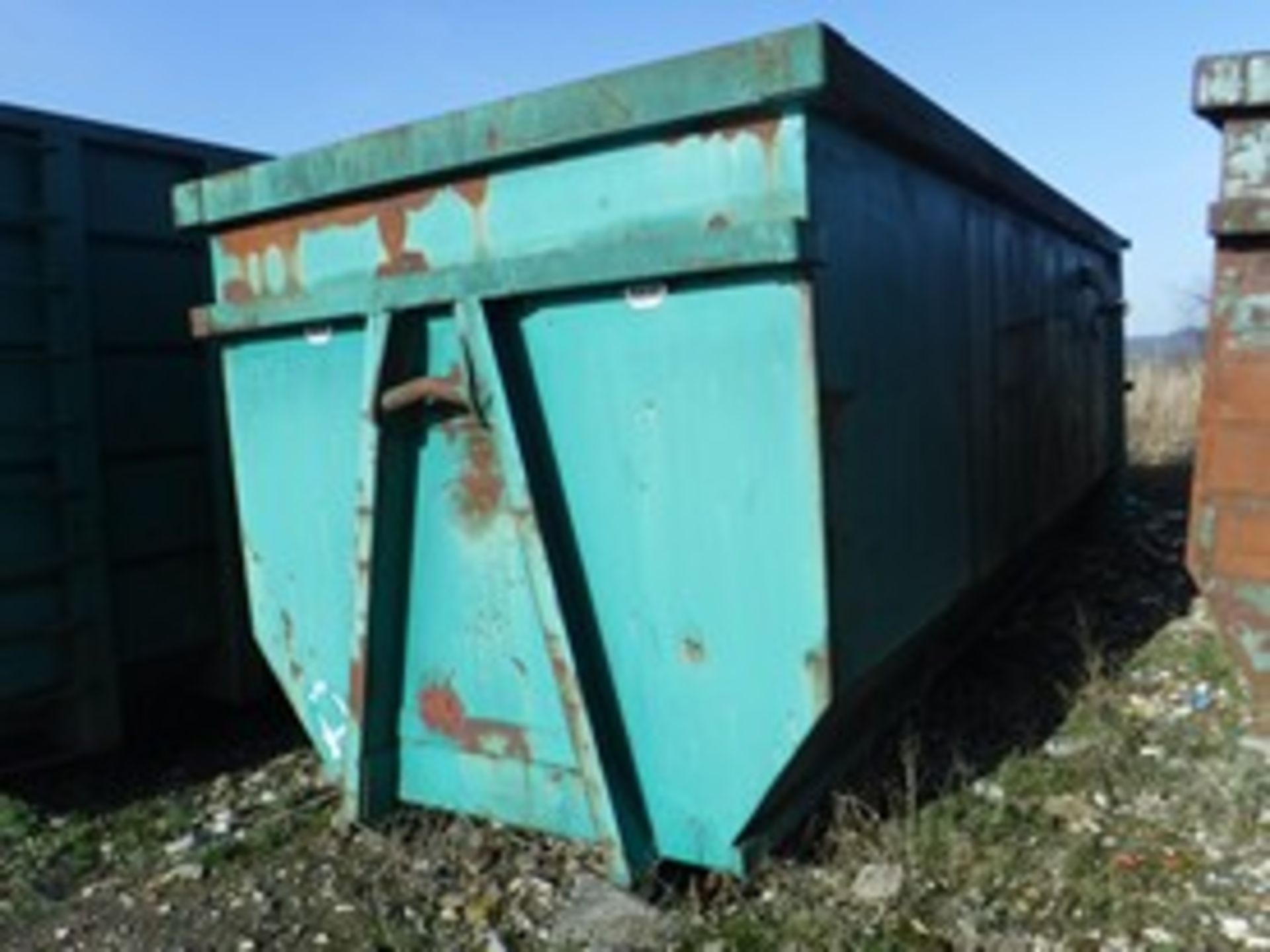 OPEN TOP SKIP.2 REAR DOORS MANFACTURED BY SKIP UNITS. W2300 H2400 L5950. VERY SLIGHT SURFACE RUST. V
