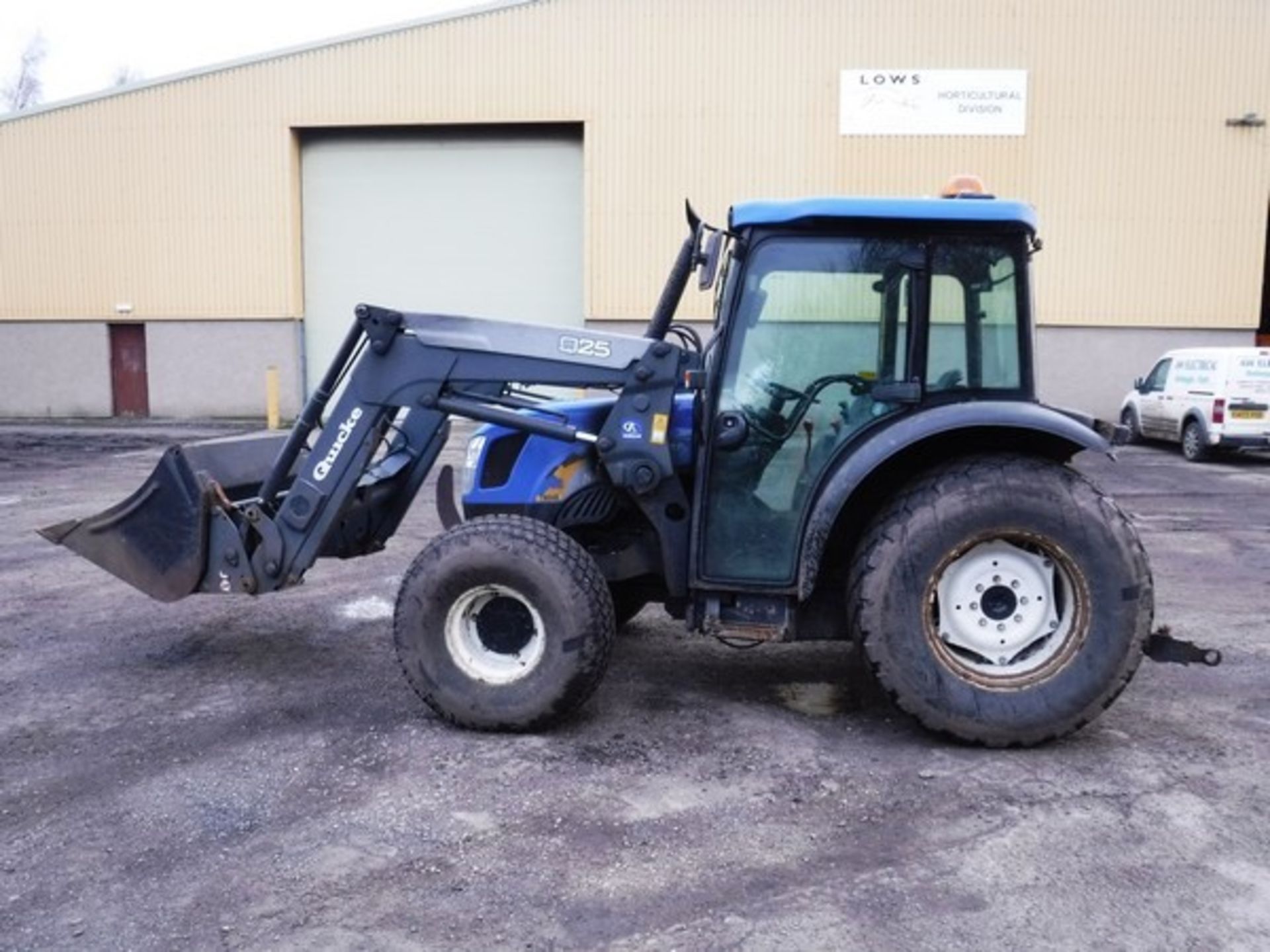 2008 NEW HOLLAND TN60 TRACTOR. REG NO SP08 DWY. SN 111054. GVW(TONNES) 4497, 3062HRS (NOT VERIFIED) - Bild 8 aus 40