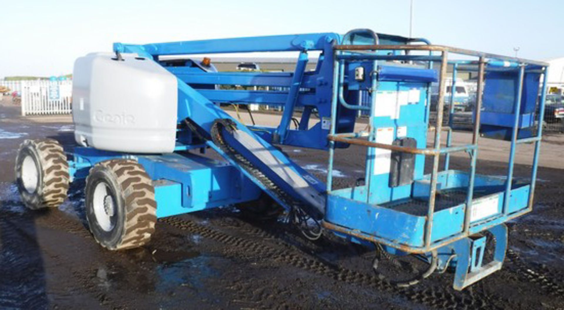2000 GENIE MODEL Z45-25, S/N 15155, 8046HRS (NOT VERIFIED), LIFT CAPACITY - 230 - Image 12 of 17