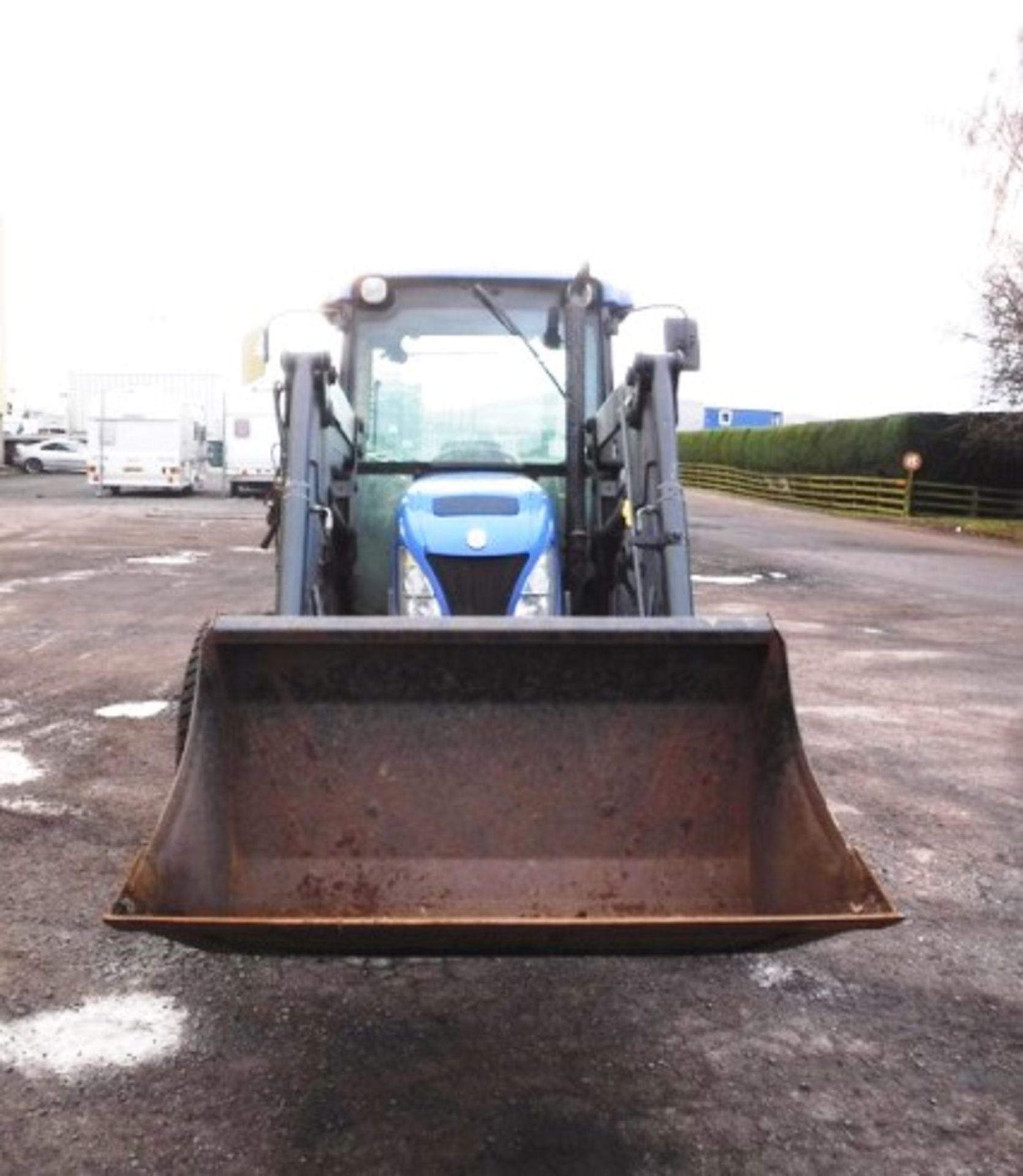 2008 NEW HOLLAND TN60 TRACTOR. REG NO SP08 DWY. SN 111054. GVW(TONNES) 4497, 3062HRS (NOT VERIFIED) - Image 34 of 40