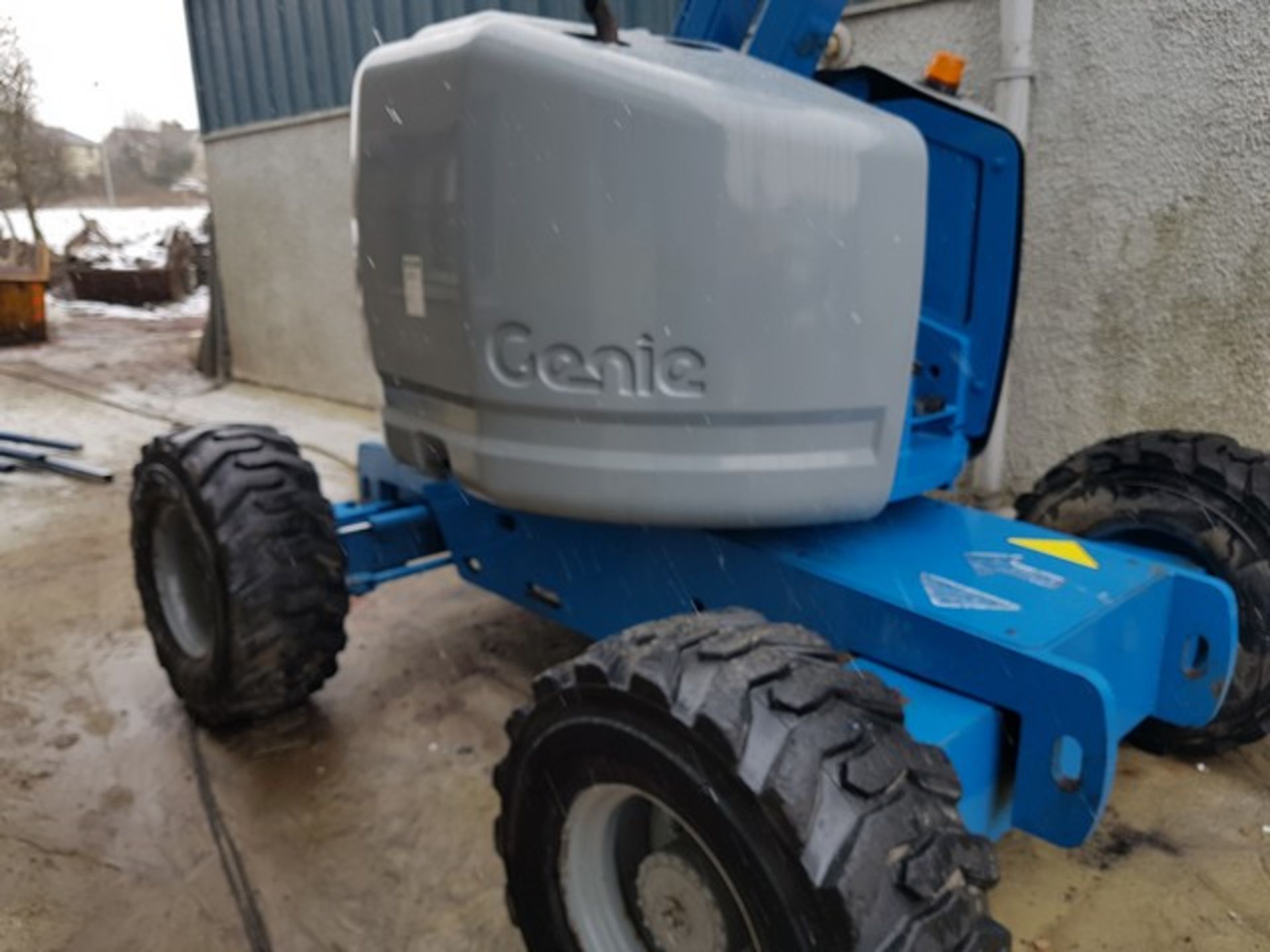 2000 GENIE MODEL Z45-25, S/N 15155, 8046HRS (NOT VERIFIED), LIFT CAPACITY - 230 - Image 10 of 17