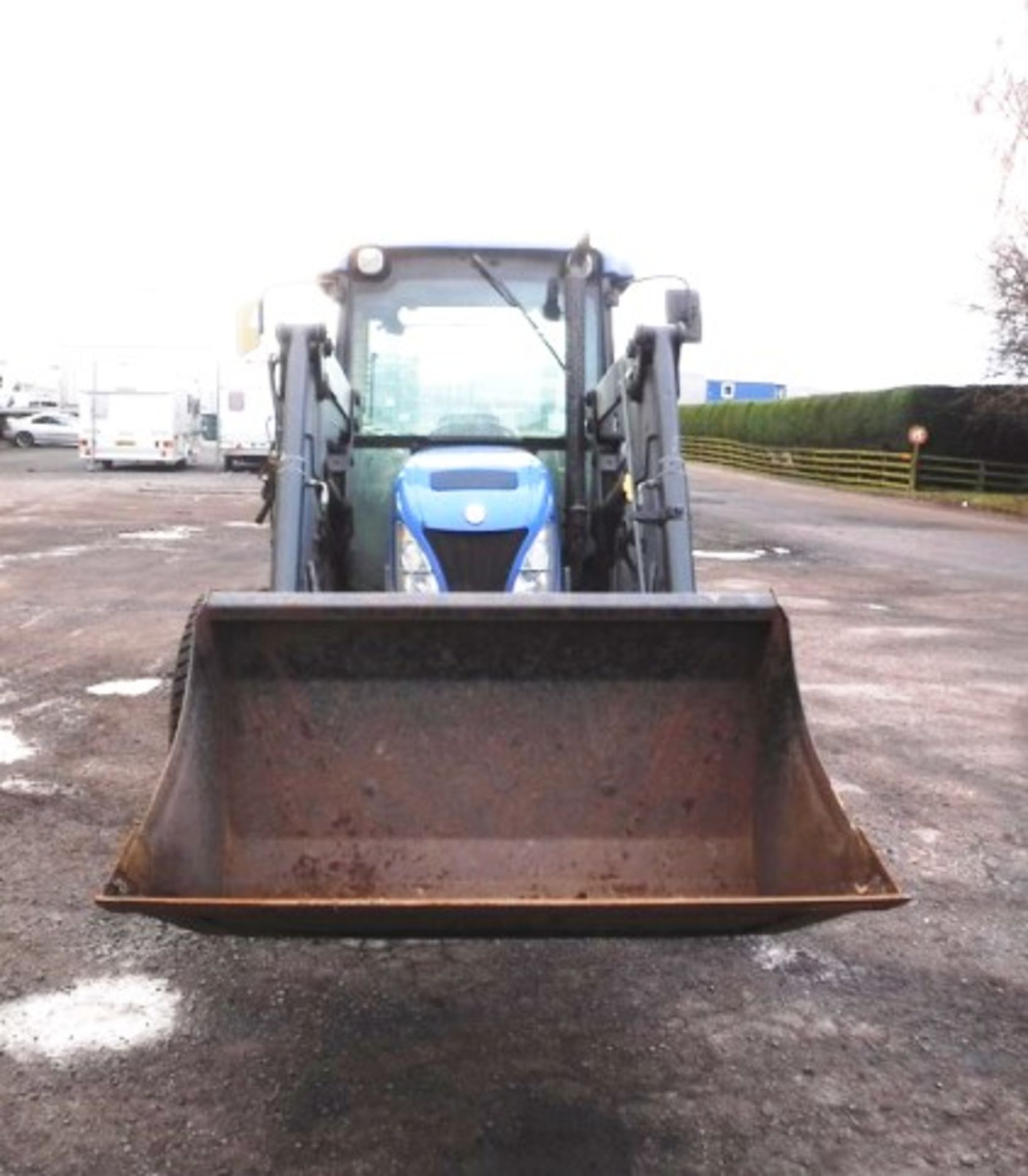 2008 NEW HOLLAND TN60 TRACTOR. REG NO SP08 DWY. SN 111054. GVW(TONNES) 4497, 3062HRS (NOT VERIFIED) - Image 23 of 40