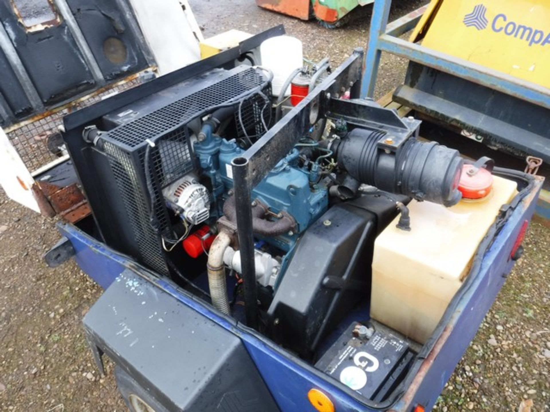 2005 COMPAIR COMPRESSOR (BLUE & WHITE) - Image 4 of 9