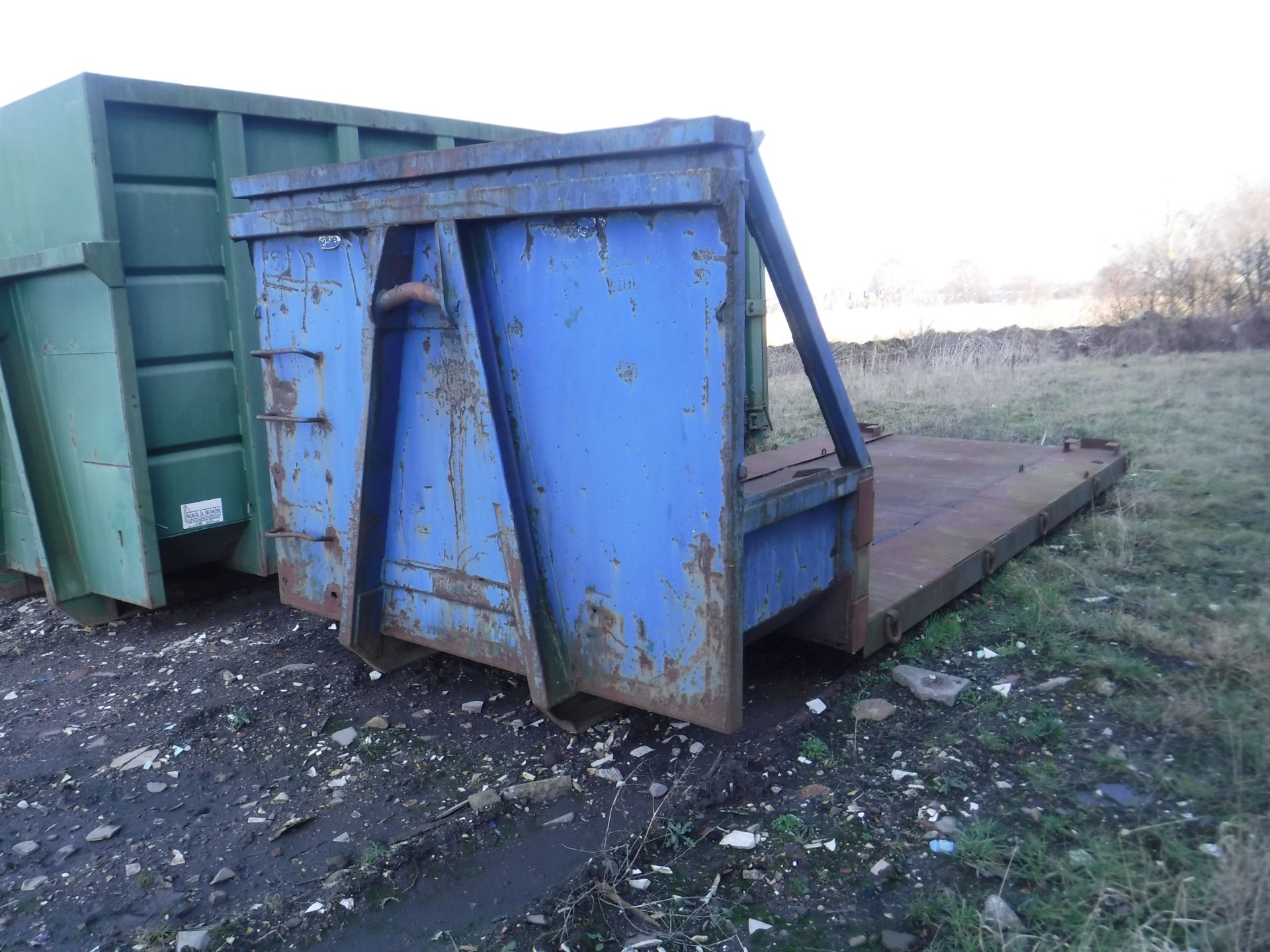 HOOK MOUNTING FLAT RACK C/W SIDE LASHING EYES H2400 L5800 H1870 (SURFACE RUST). VIDEO OF ALL SKIPS